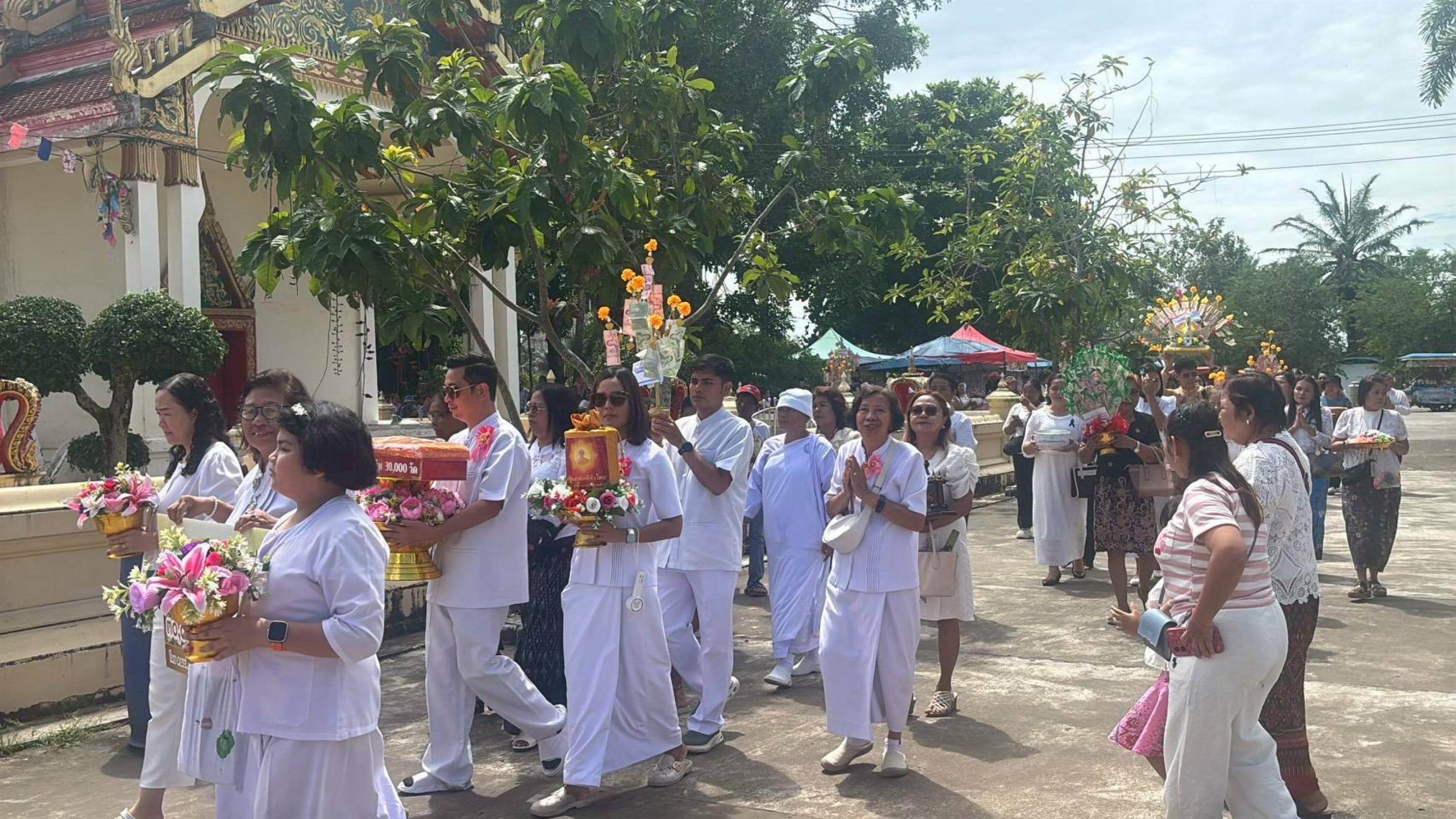 ภาพร่วมขบวนกฐินวัดสาริการาม