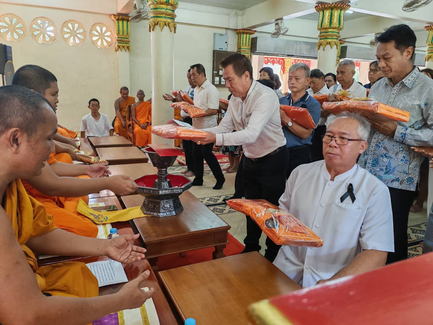 ภาพร่วมพิธีกรรมวัดน้ำพราย