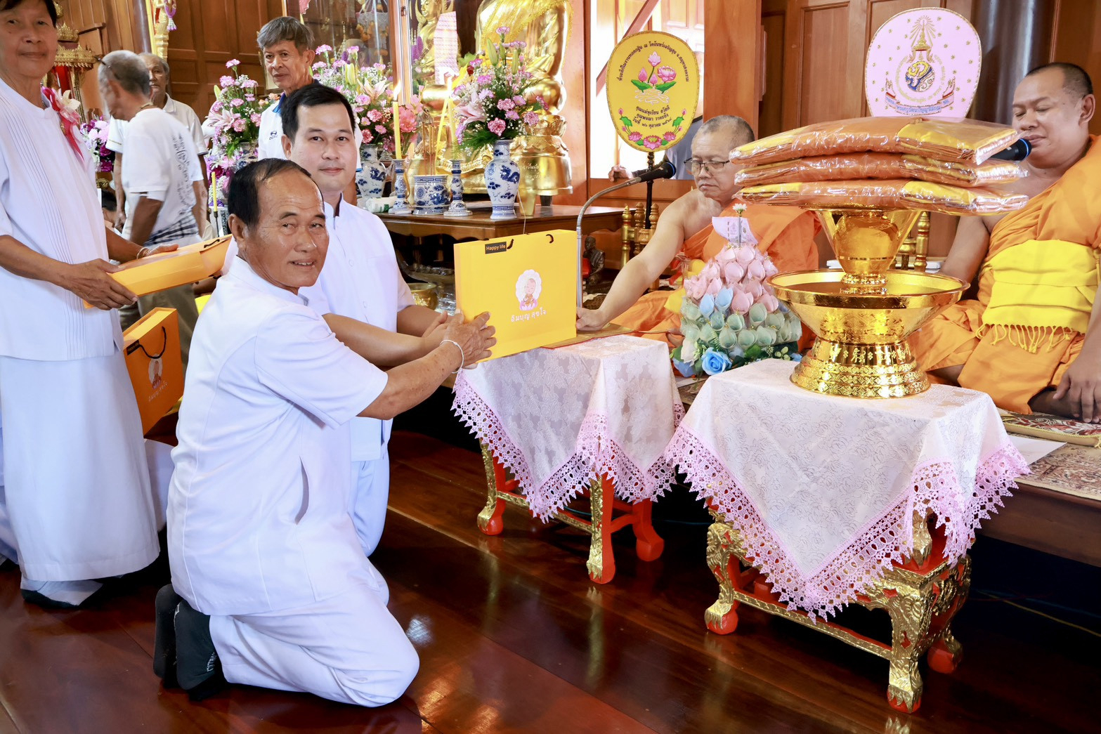 ภาพร่วมพิธีกรรมวัดจันทร์เจริญสุข
