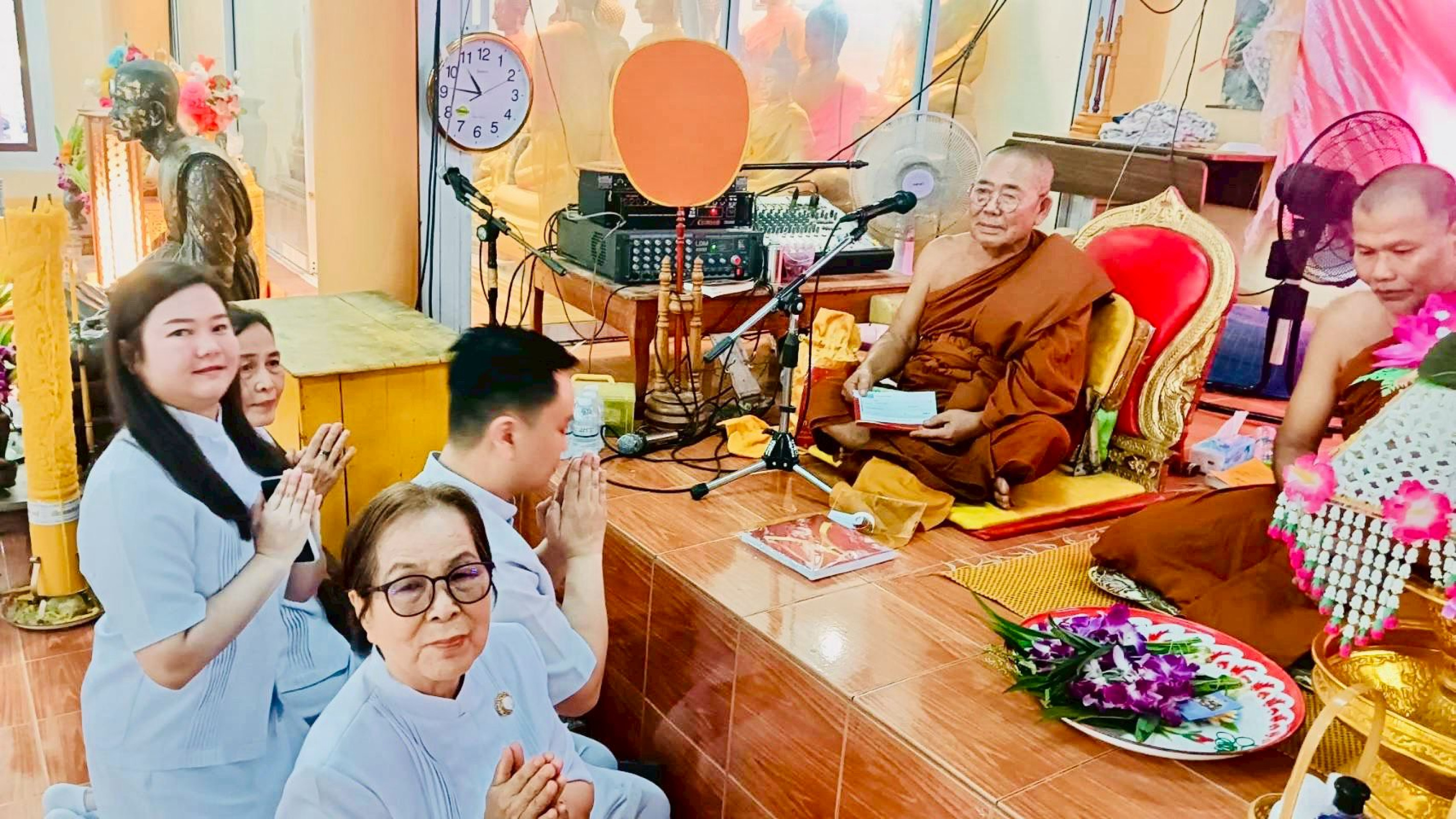 ภาพร่วมพิธีกรรมวัดเขาดินวังตาสี