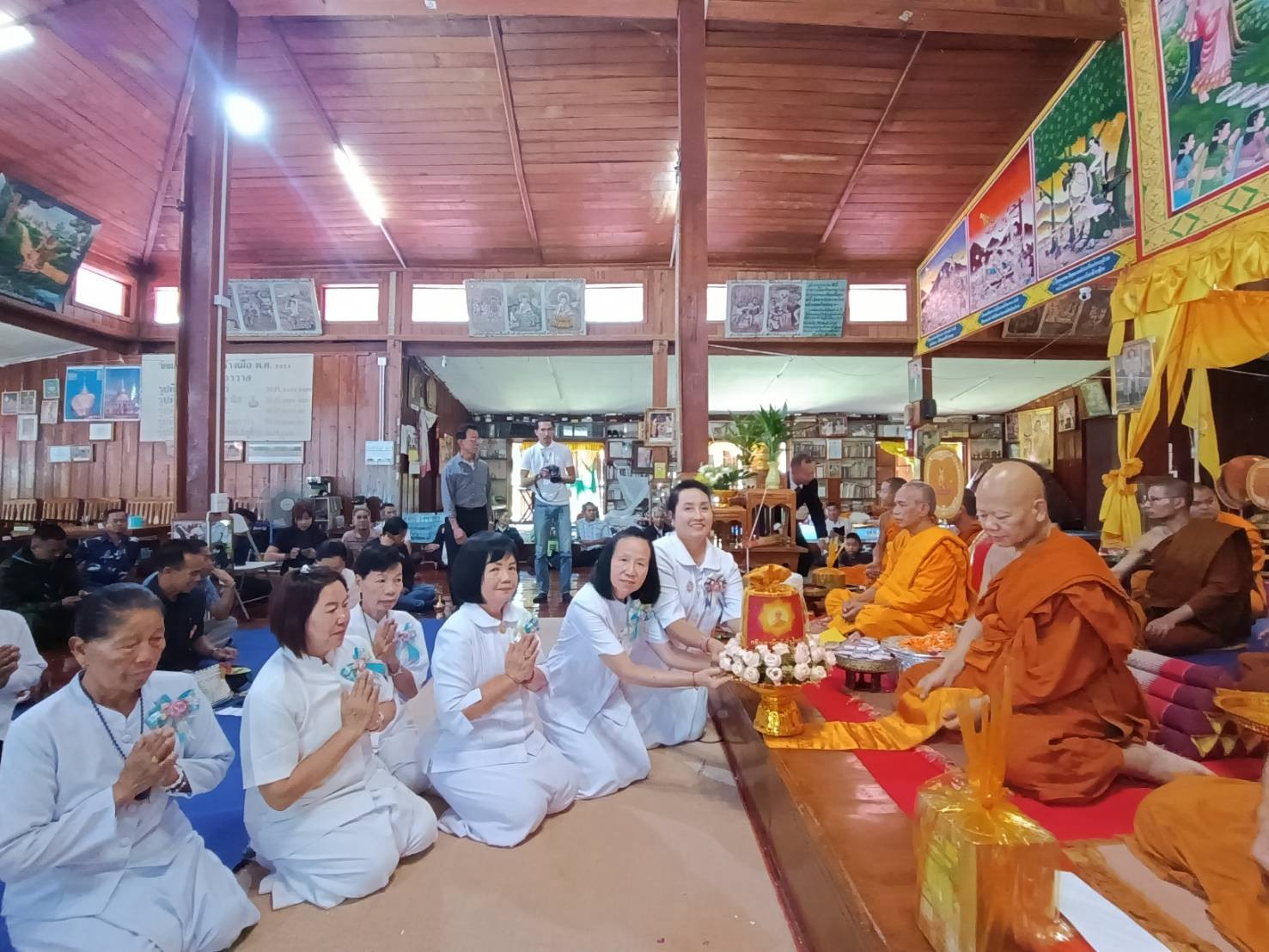 ภาพการถวายปัจจัยวัดแม่ละนา