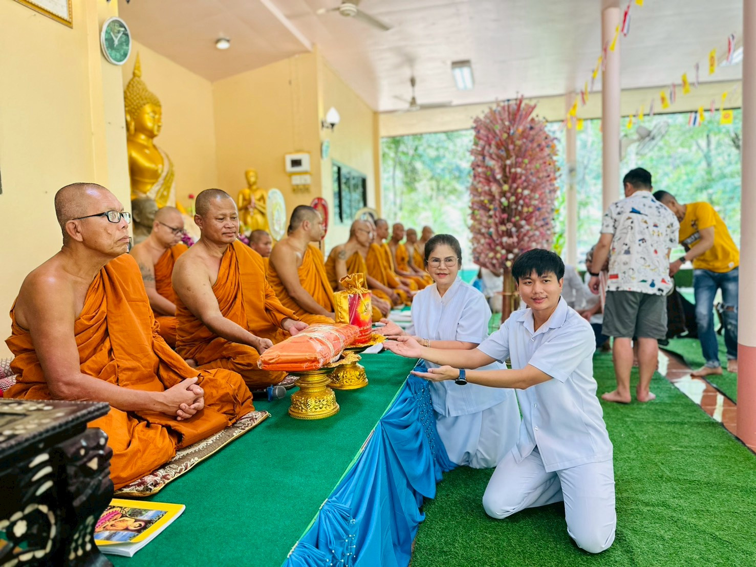 ภาพร่วมพิธีกรรมวัดป่าจ่าเหลา