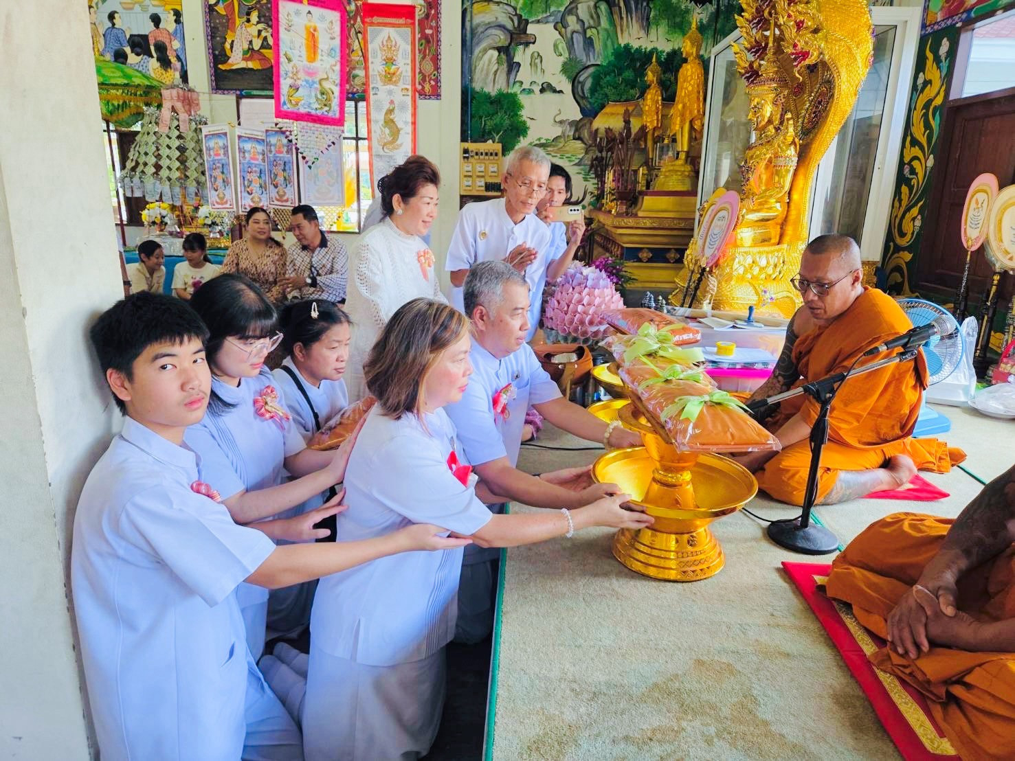 ภาพร่วมพิธีกรรมวัดหอมศีล