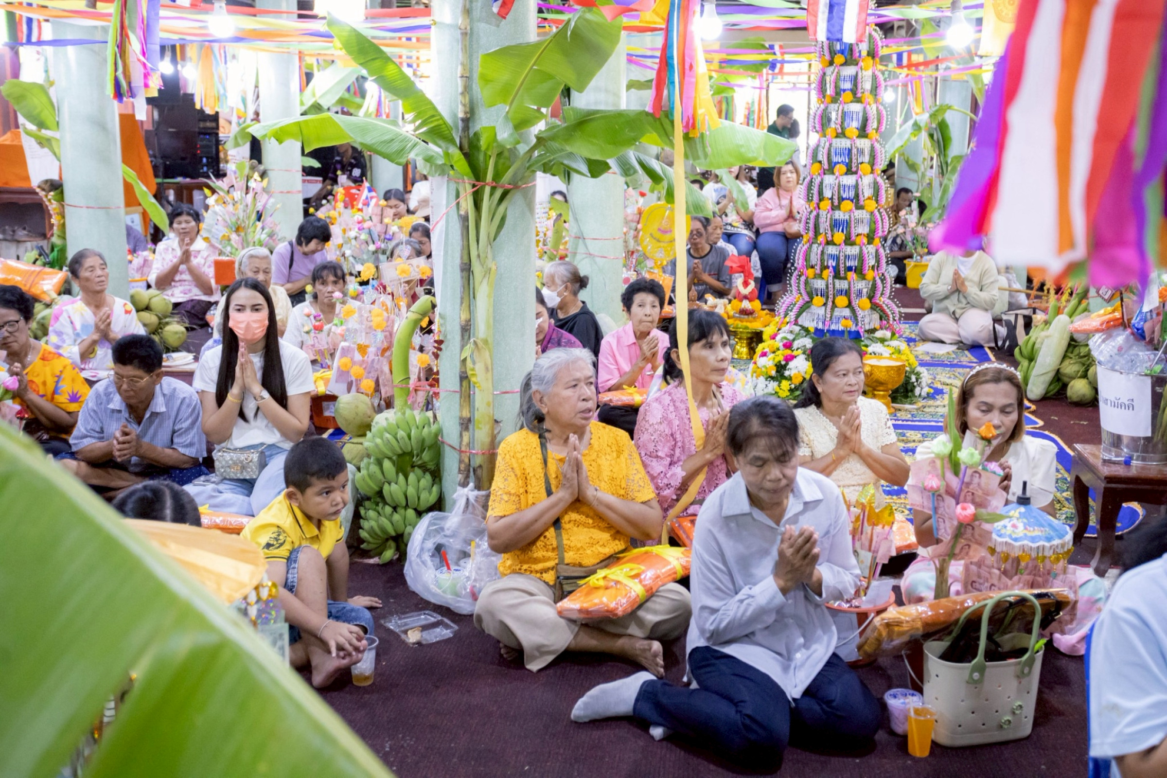 ภาพร่วมพิธีกรรมวัดนาคราช