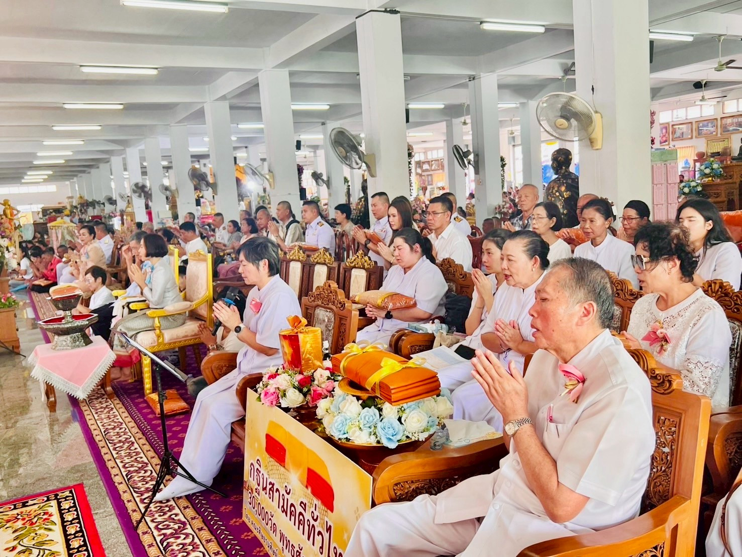 ภาพร่วมพิธีกรรมวัดแจ่มราษฎร์ศรัทธาธรรม
