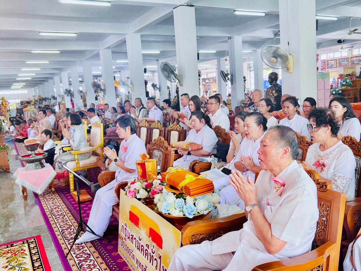 ภาพร่วมพิธีกรรมวัดแจ่มราษฎร์ศรัทธาธรรม