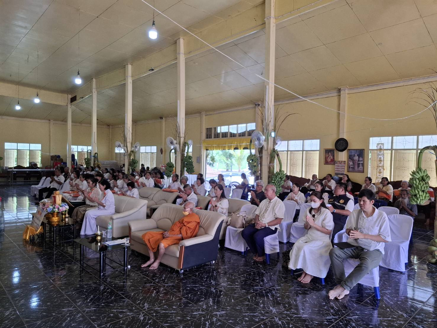 ภาพร่วมพิธีกรรมวัดบ้านห้วยน้ำขาว