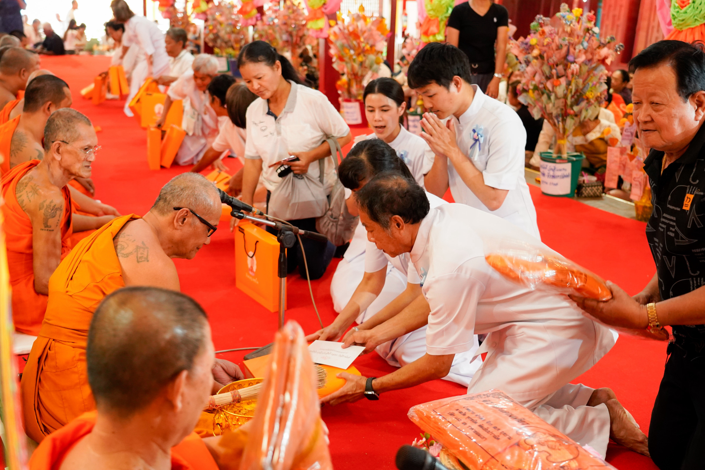 ภาพร่วมพิธีกรรมวัดสี่แยกราษฎร์บำรุง