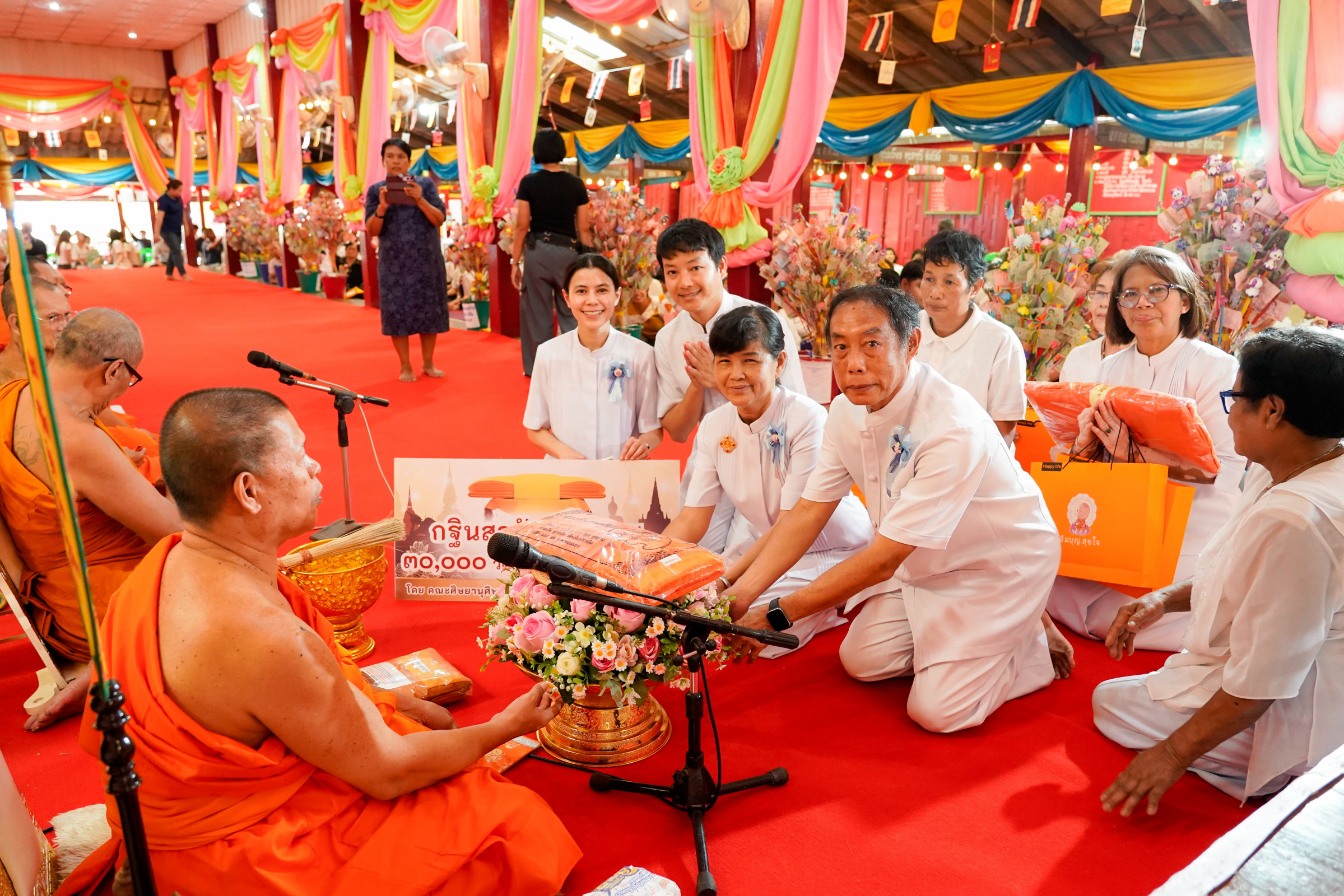 ภาพร่วมพิธีกรรมวัดสี่แยกราษฎร์บำรุง