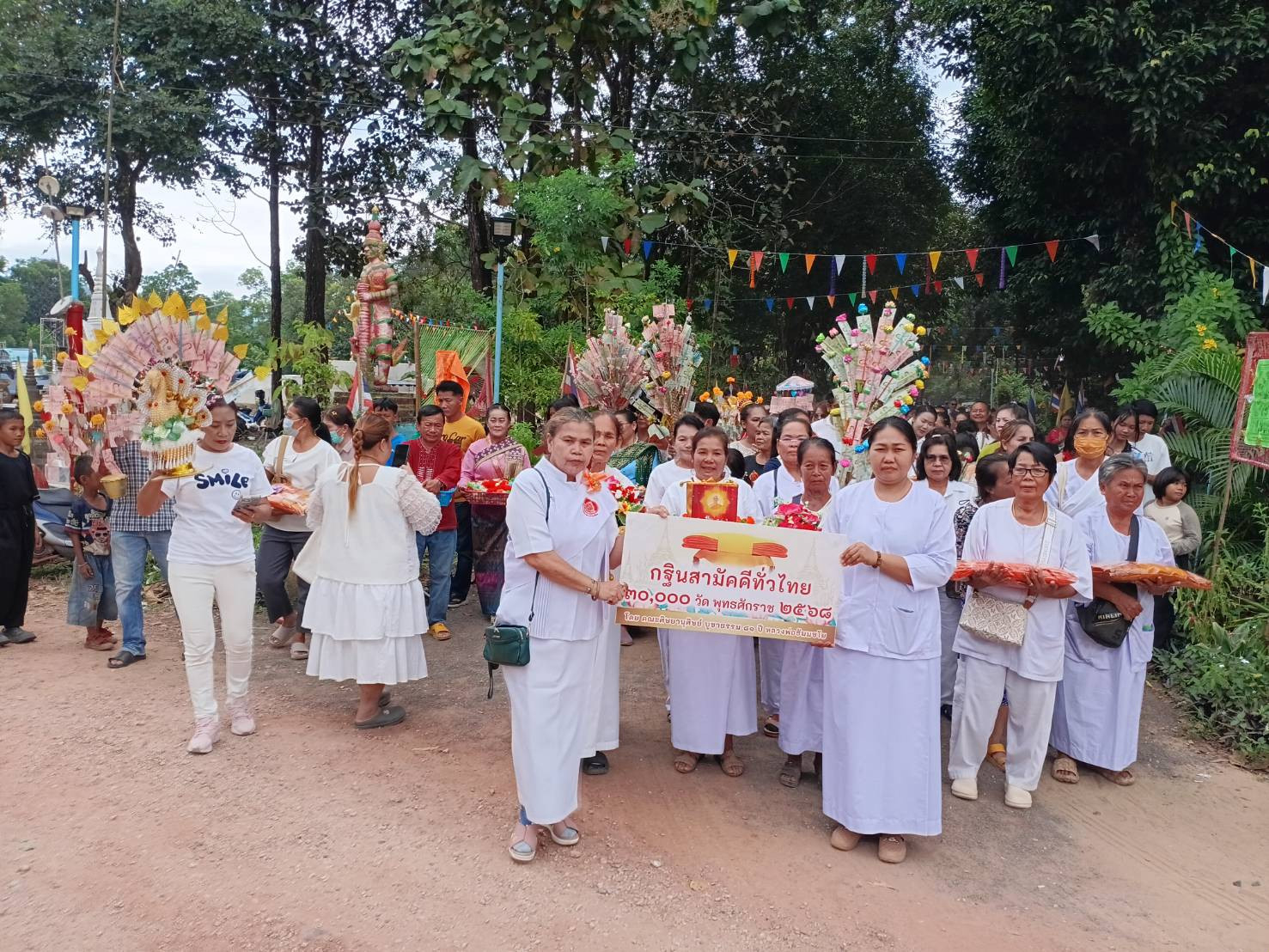 ภาพร่วมพิธีกรรมสำนักสงฆ์แสงสว่างเจริญธรรม