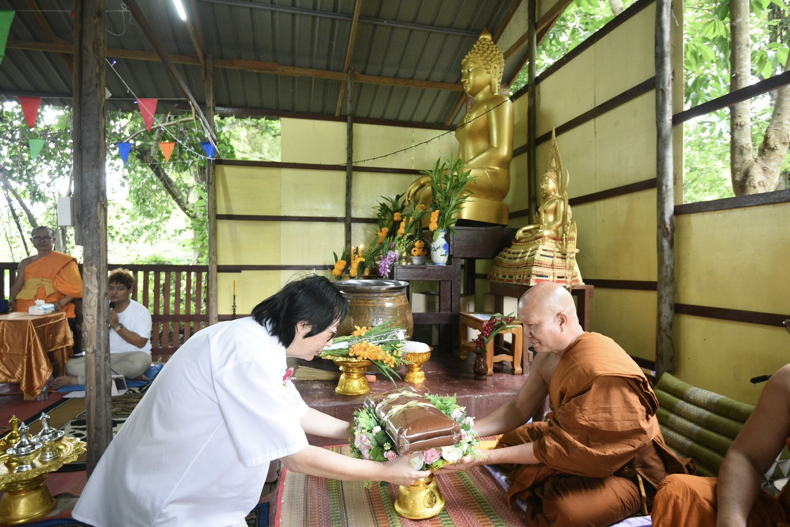 ภาพร่วมพิธีกรรมสำนักปฏิบัติธรรมสรรพมงคล