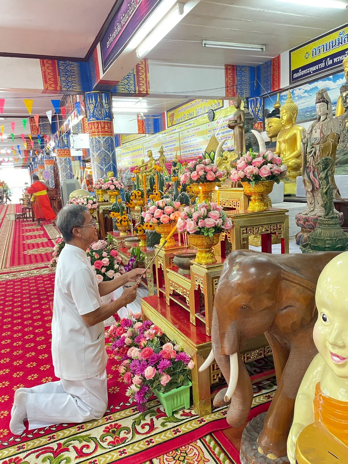 ภาพร่วมพิธีกรรมวัดลาดเป้ง