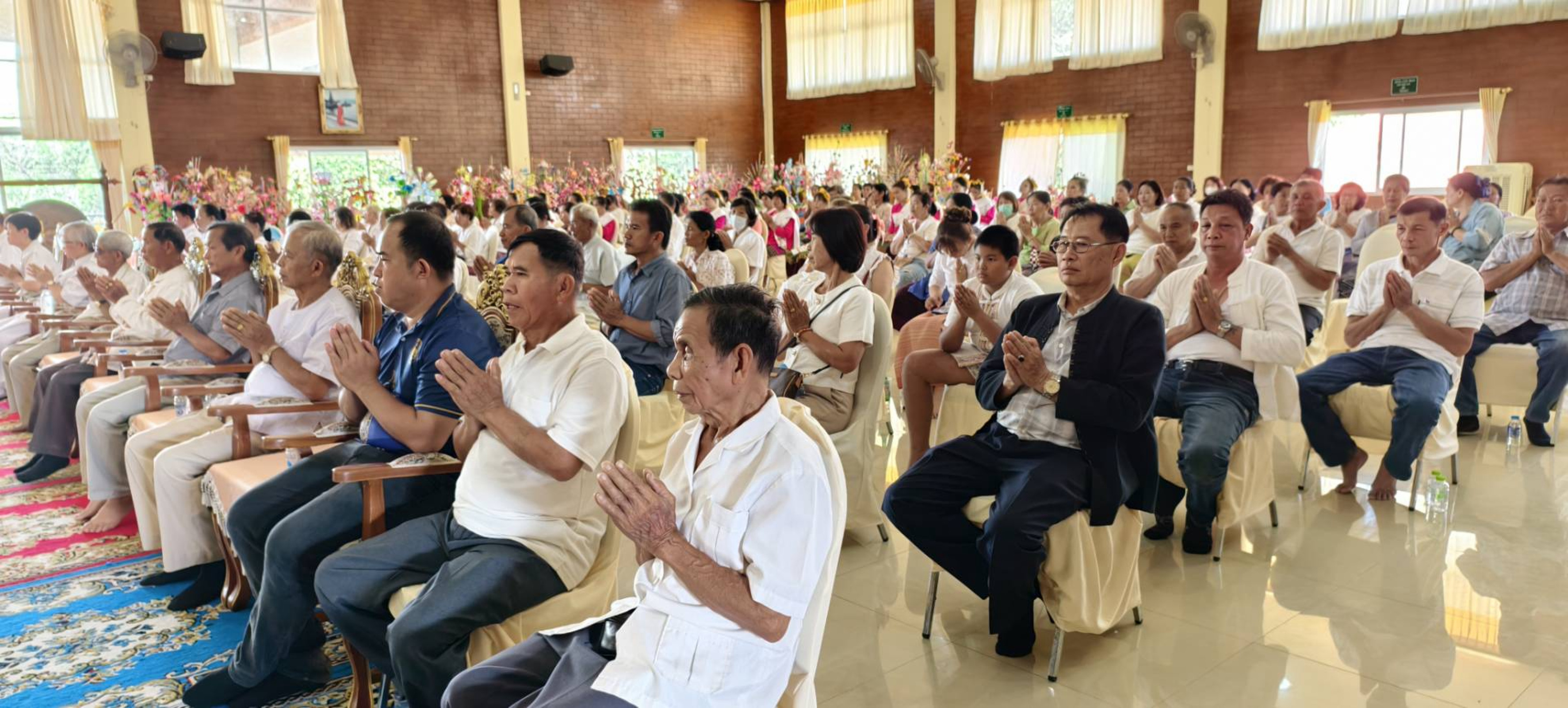 ภาพร่วมพิธีกรรมวัดเขื่อนผาก