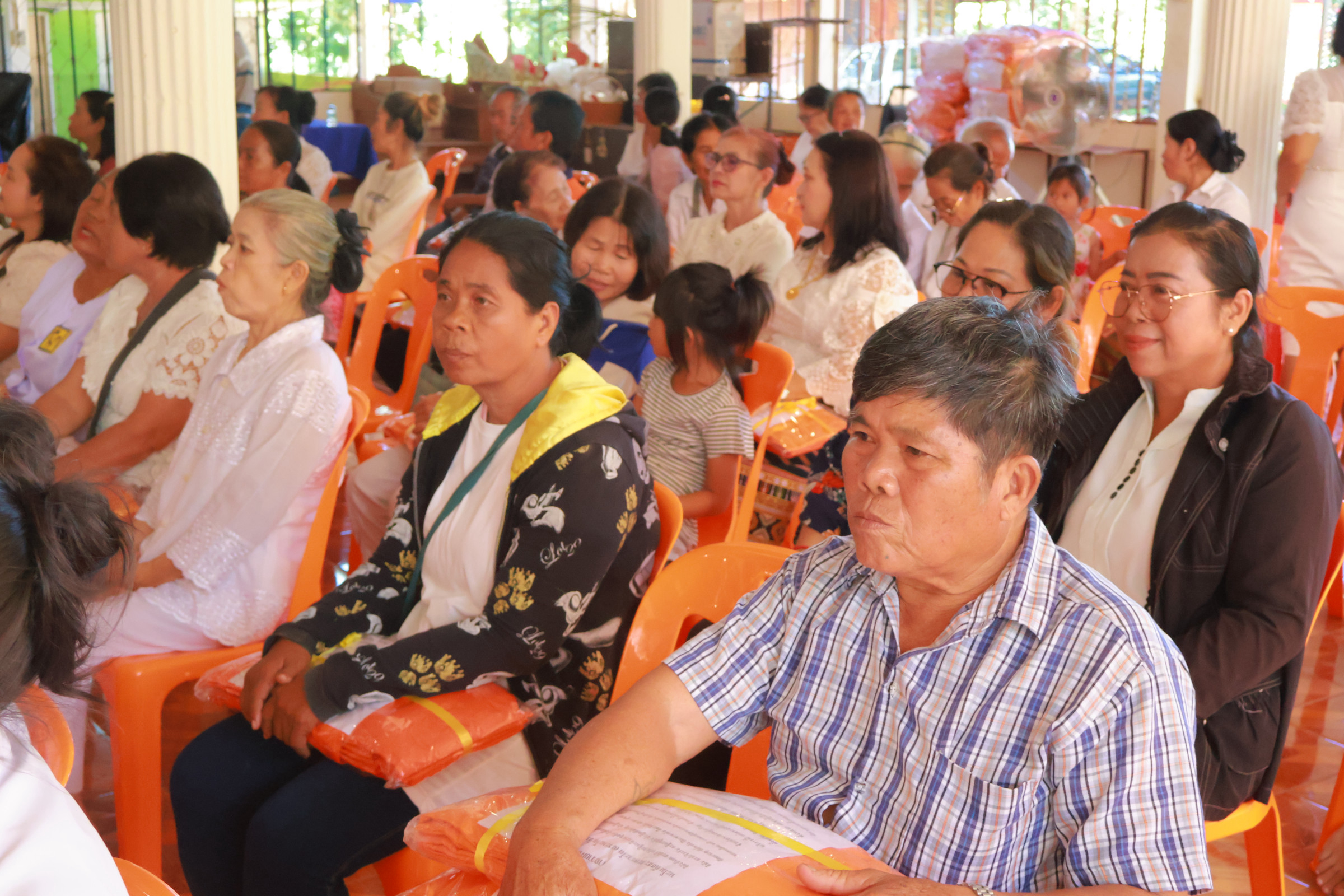 ภาพร่วมพิธีกรรมที่พักสงฆ์บ่อน้ำร้อนเจริญธรรม