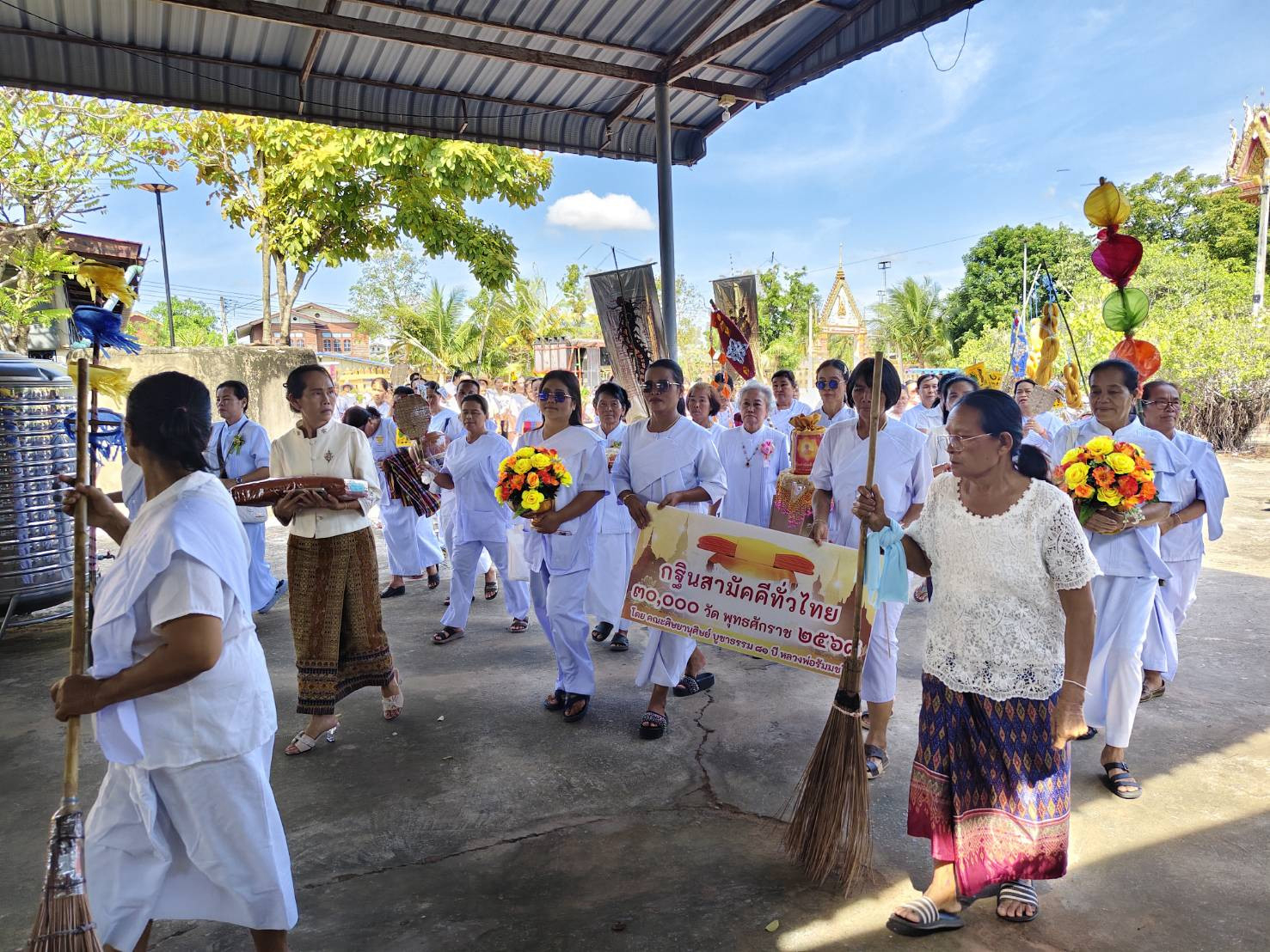 ภาพร่วมขบวนกฐินวัดศาลาหนองขอน