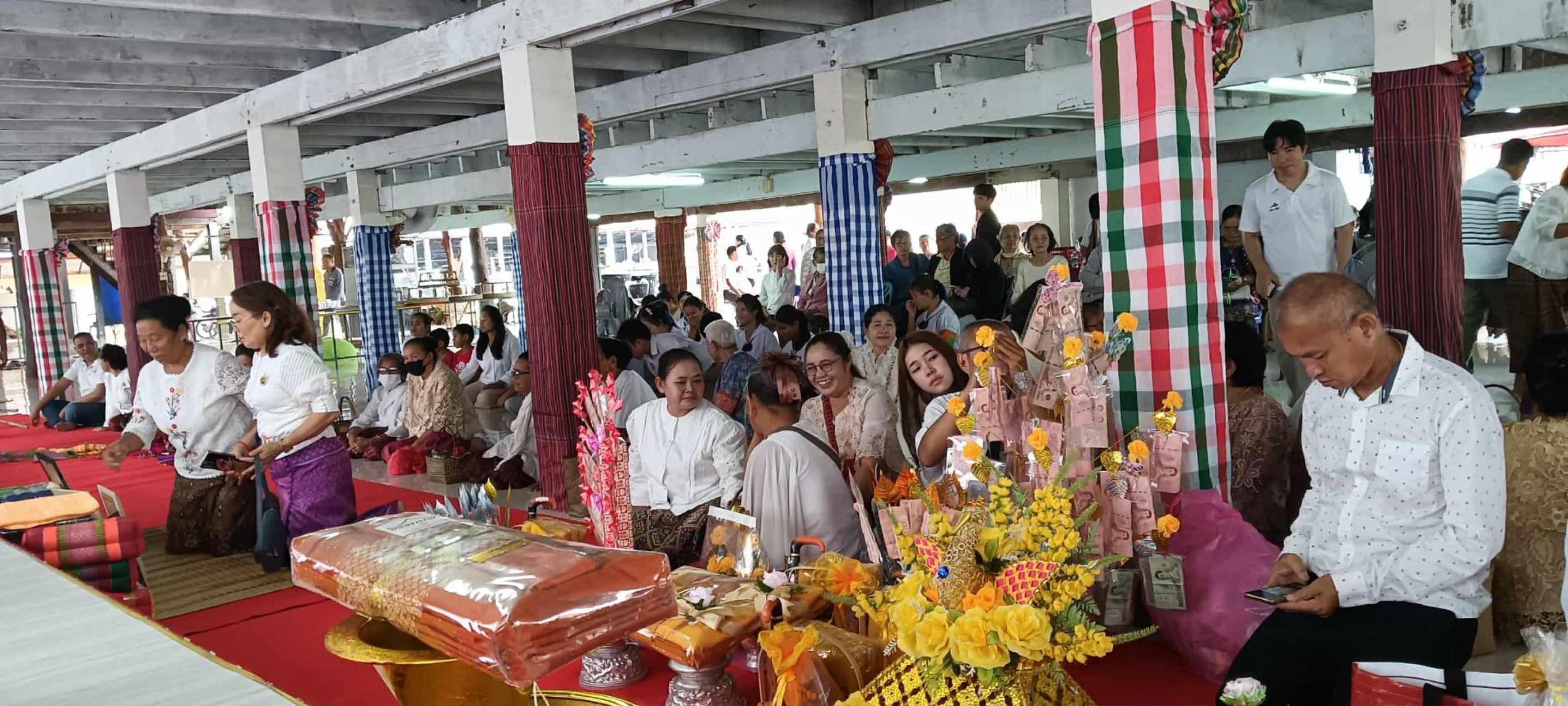 ภาพร่วมพิธีกรรมวัดบ้านโพนเมือง