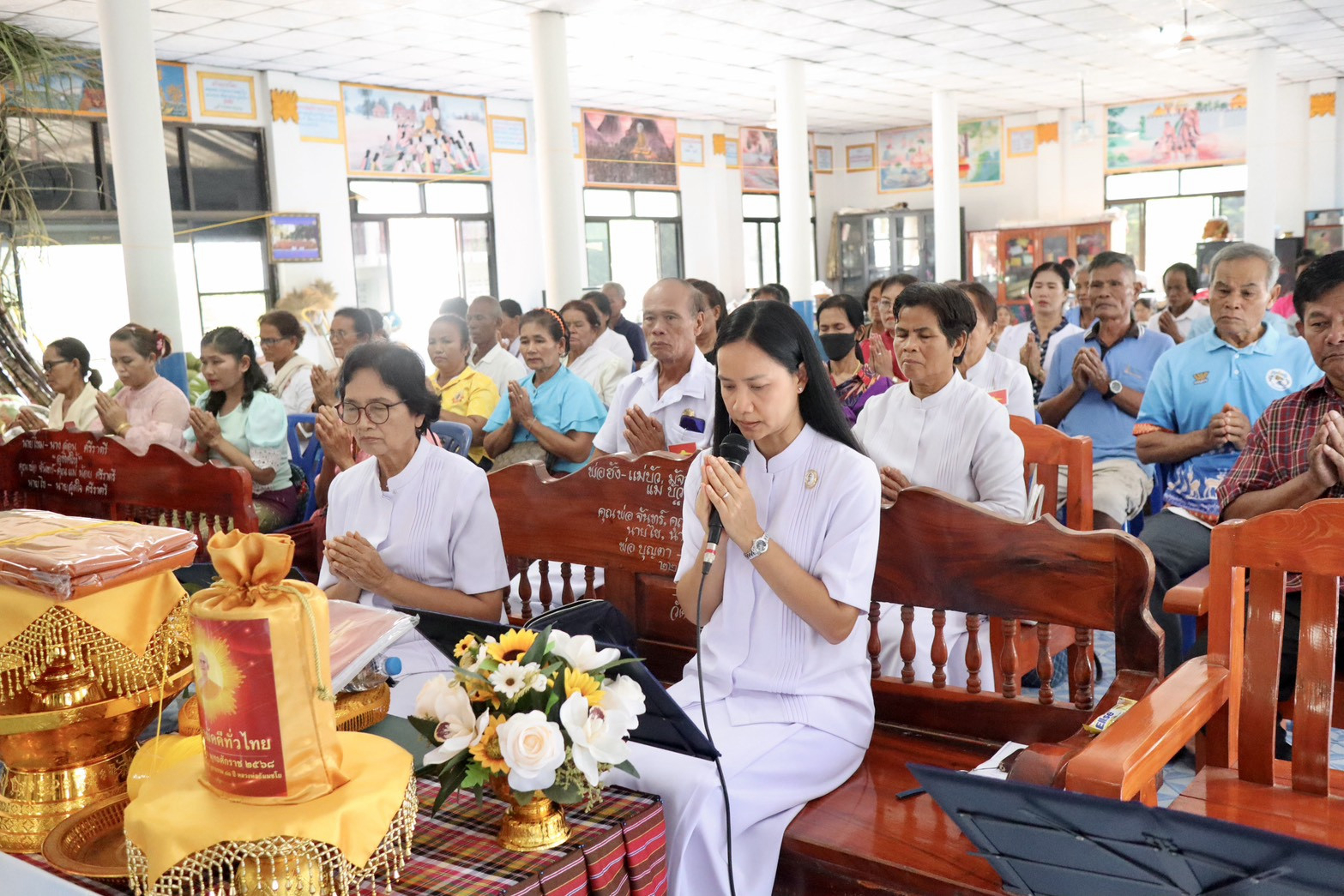 ภาพร่วมพิธีกรรมวัดหงอนไก่