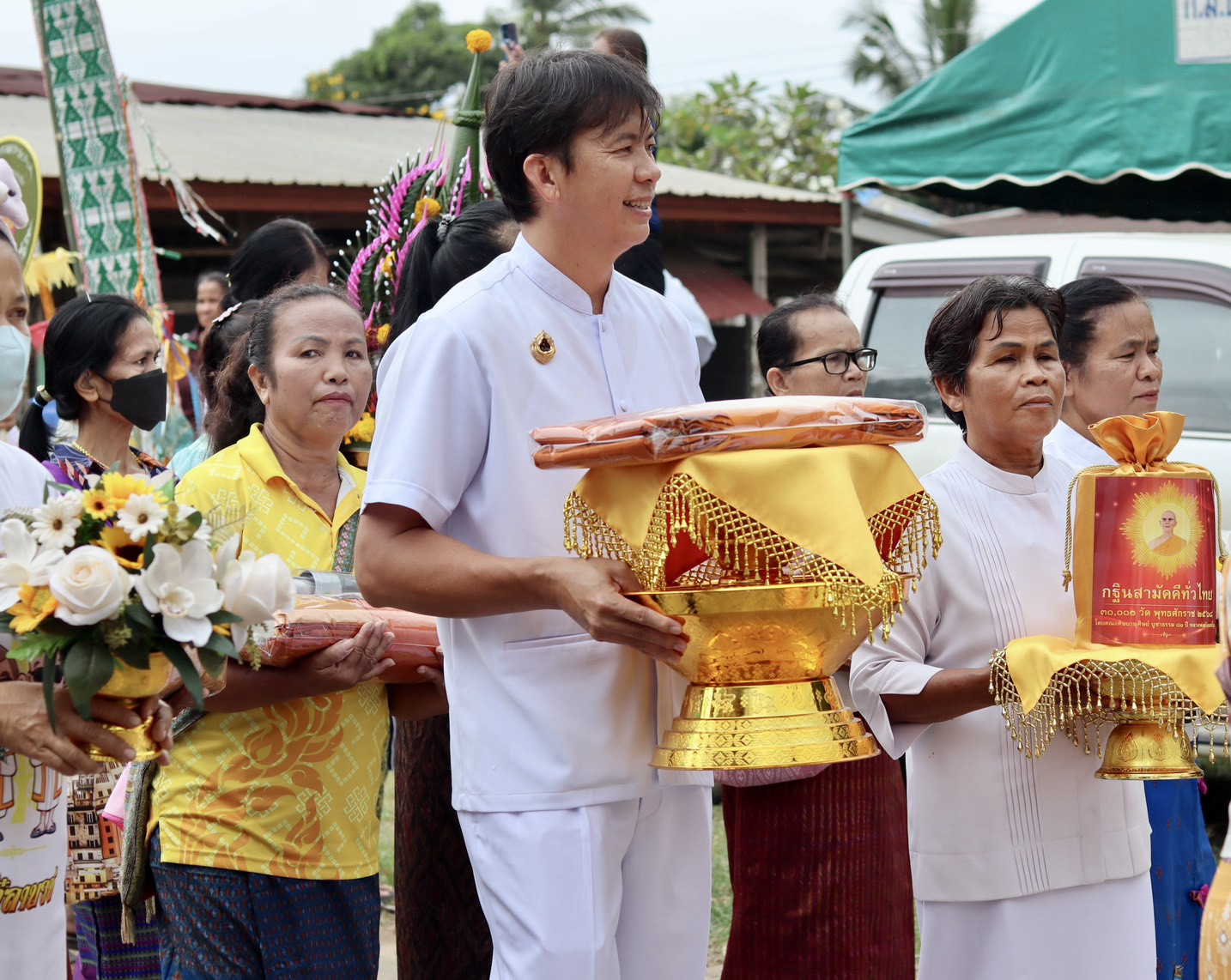 ภาพร่วมพิธีกรรมวัดหงอนไก่