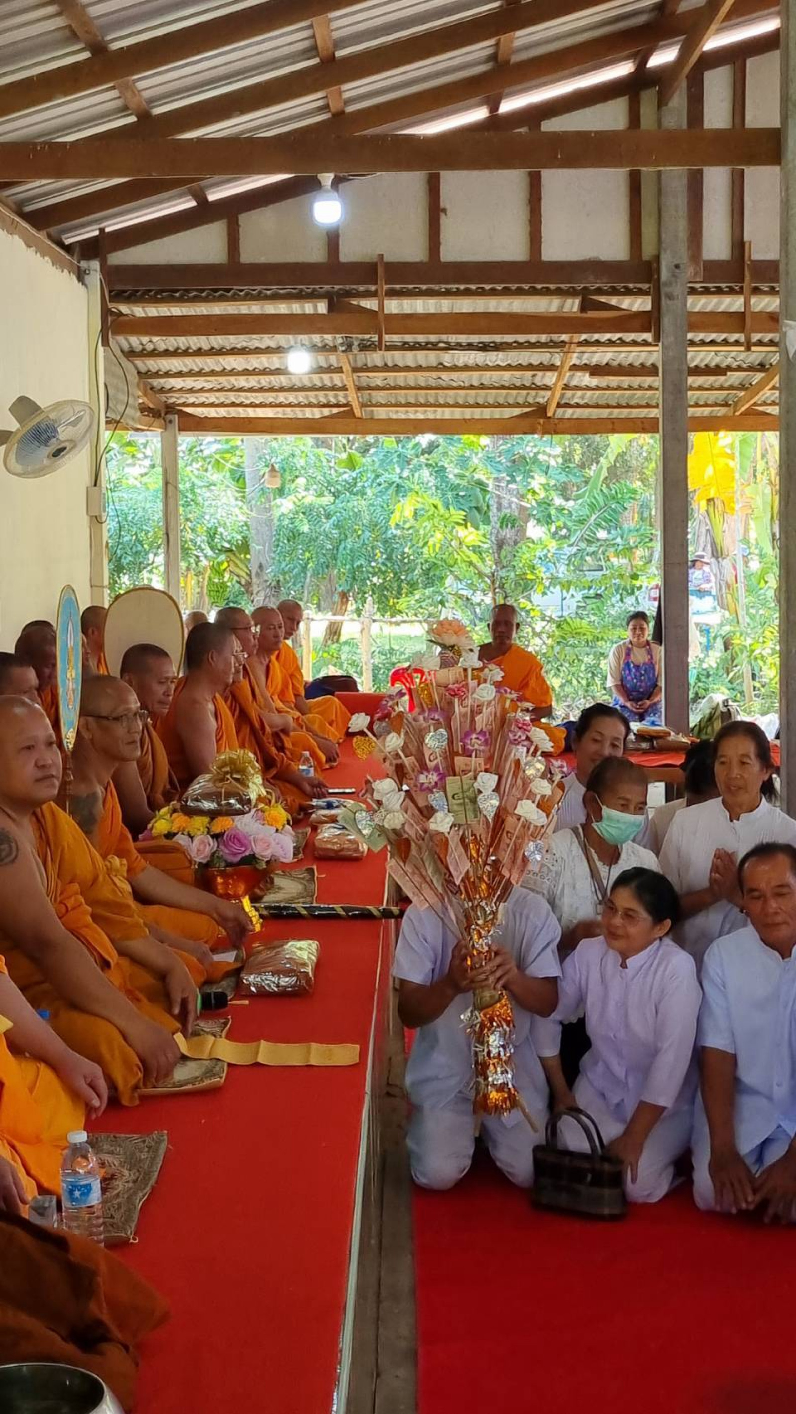 ภาพร่วมขบวนกฐินสำนักสงฆ์ทุ่งทรายงาม