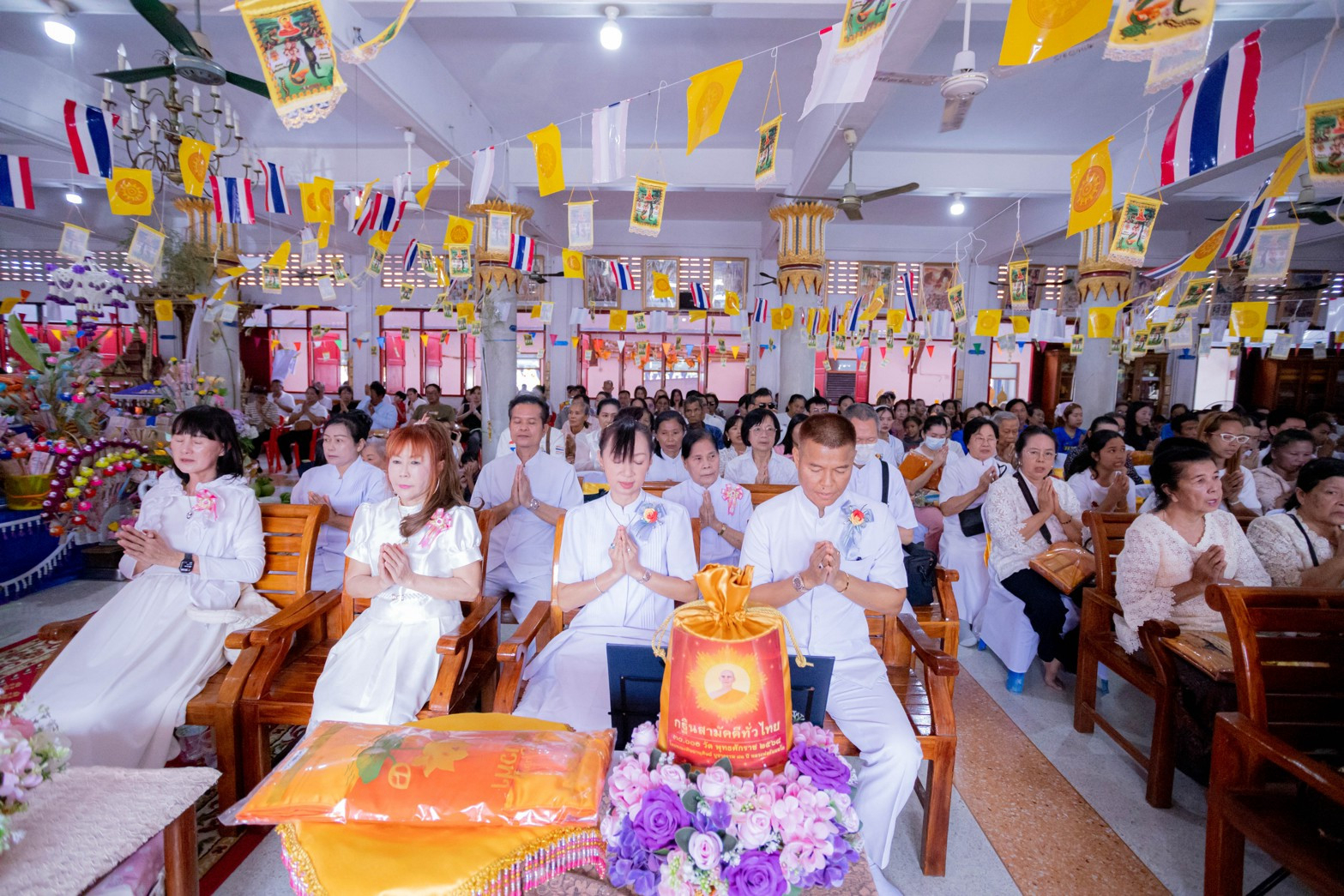 ภาพร่วมพิธีกรรมวัดกาหลง