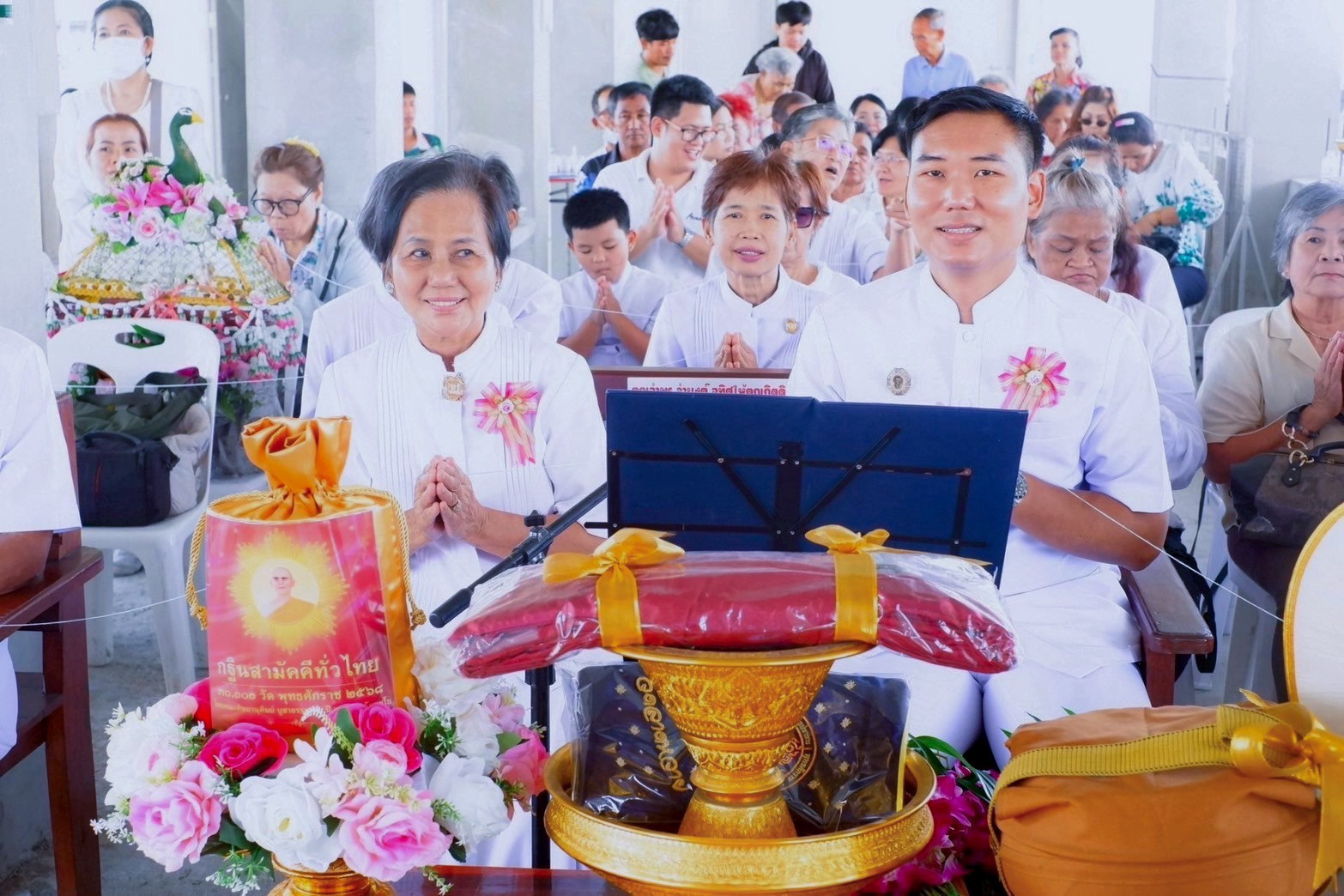 ภาพร่วมพิธีกรรมวัดท้องคุ้ง