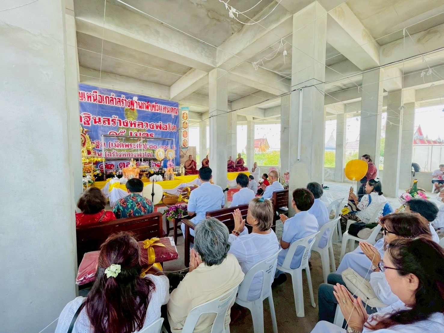 ภาพร่วมพิธีกรรมวัดท้องคุ้ง