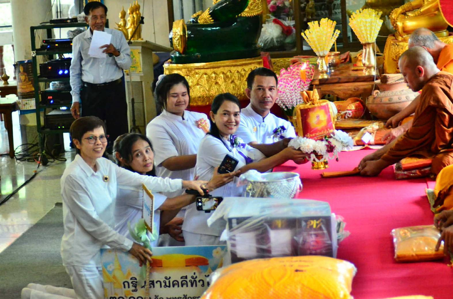 ภาพการถวายปัจจัยวัดทุ่งกฐิน