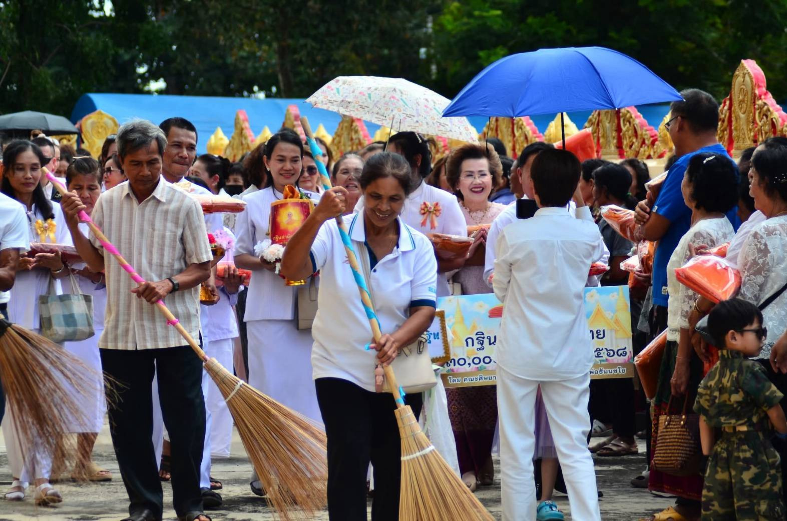 ภาพร่วมพิธีกรรมวัดทุ่งกฐิน