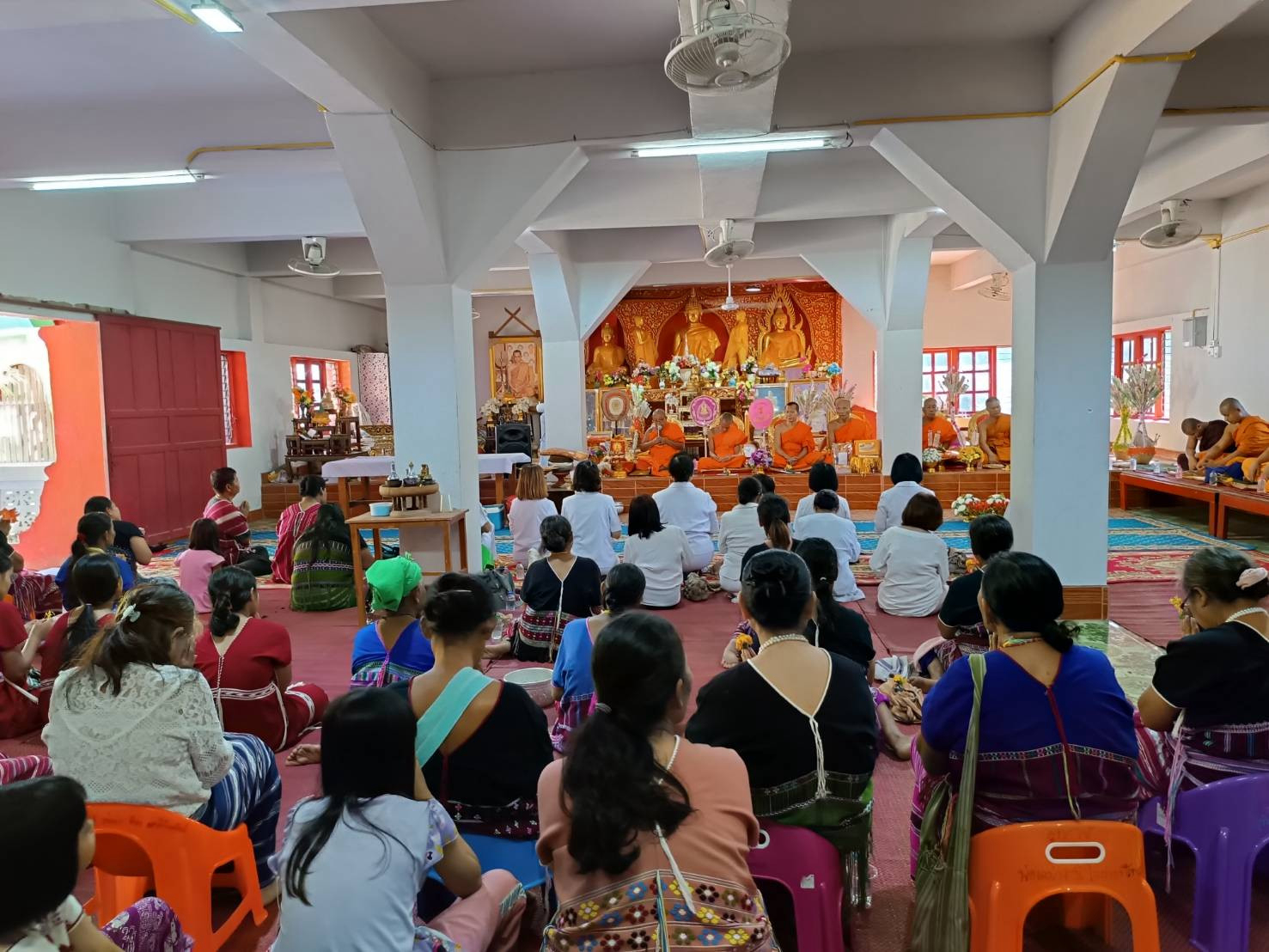 ภาพร่วมพิธีกรรมวัดบ้านแพะ