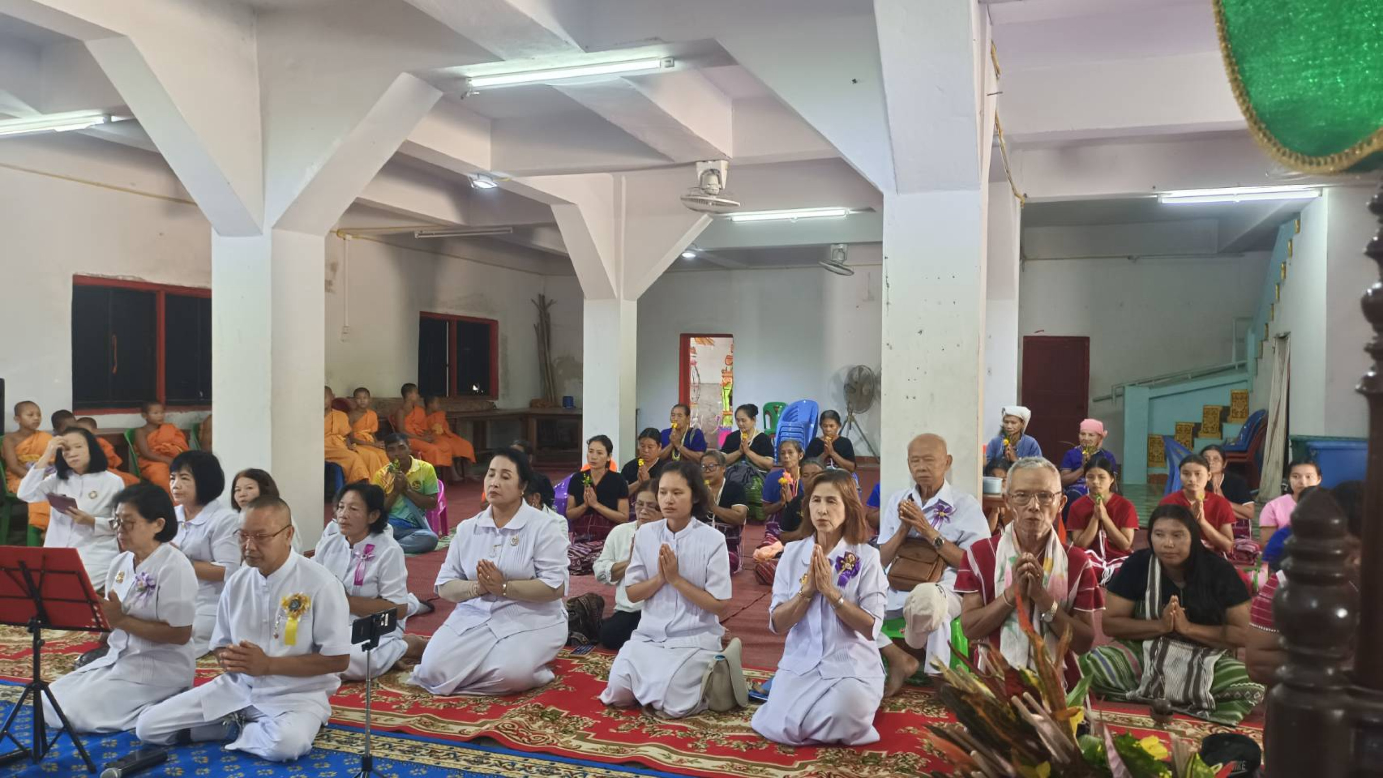 ภาพร่วมพิธีกรรมวัดบ้านแพะ