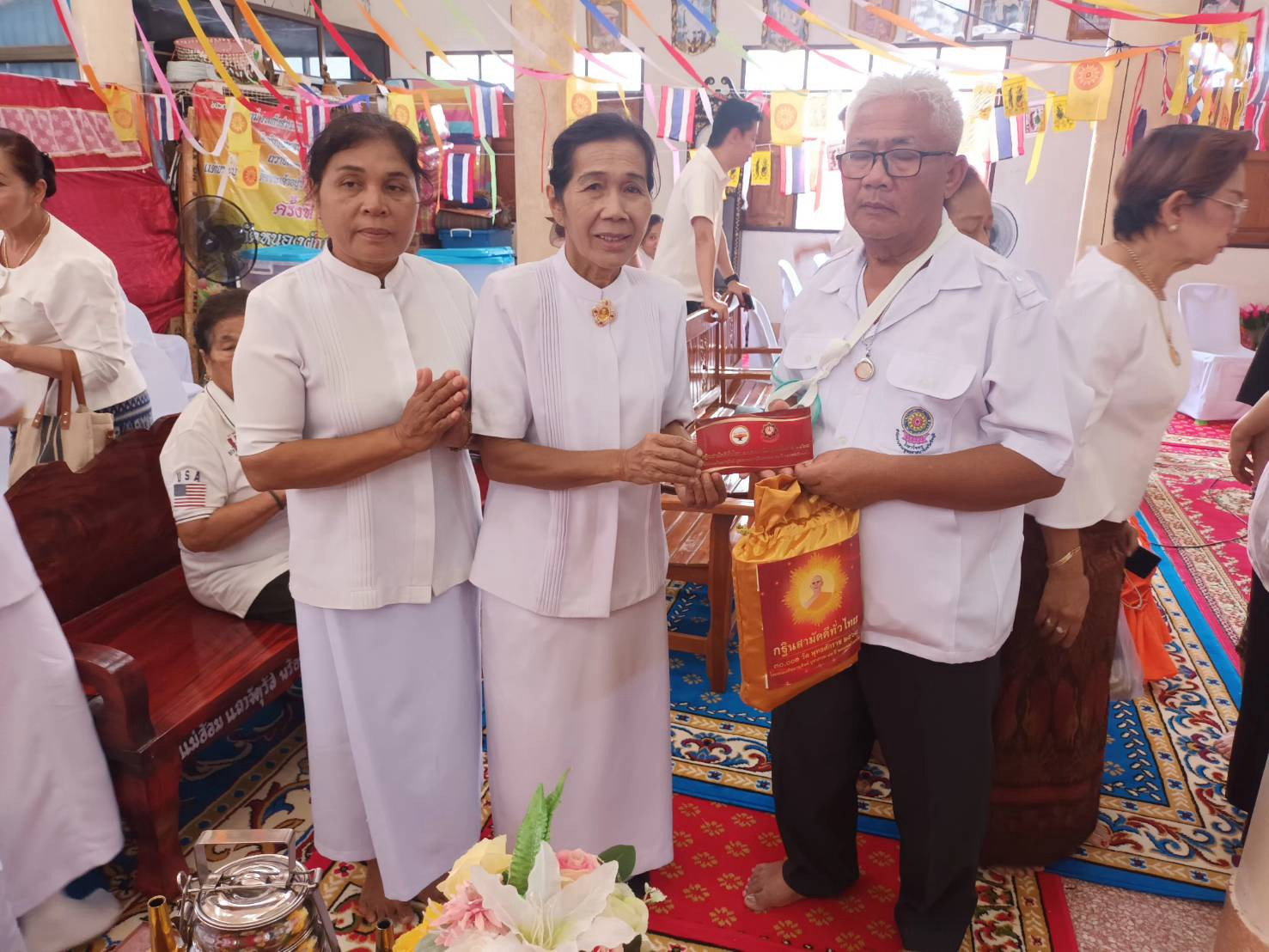 ภาพร่วมพิธีกรรมวัดหนองผักแว่น