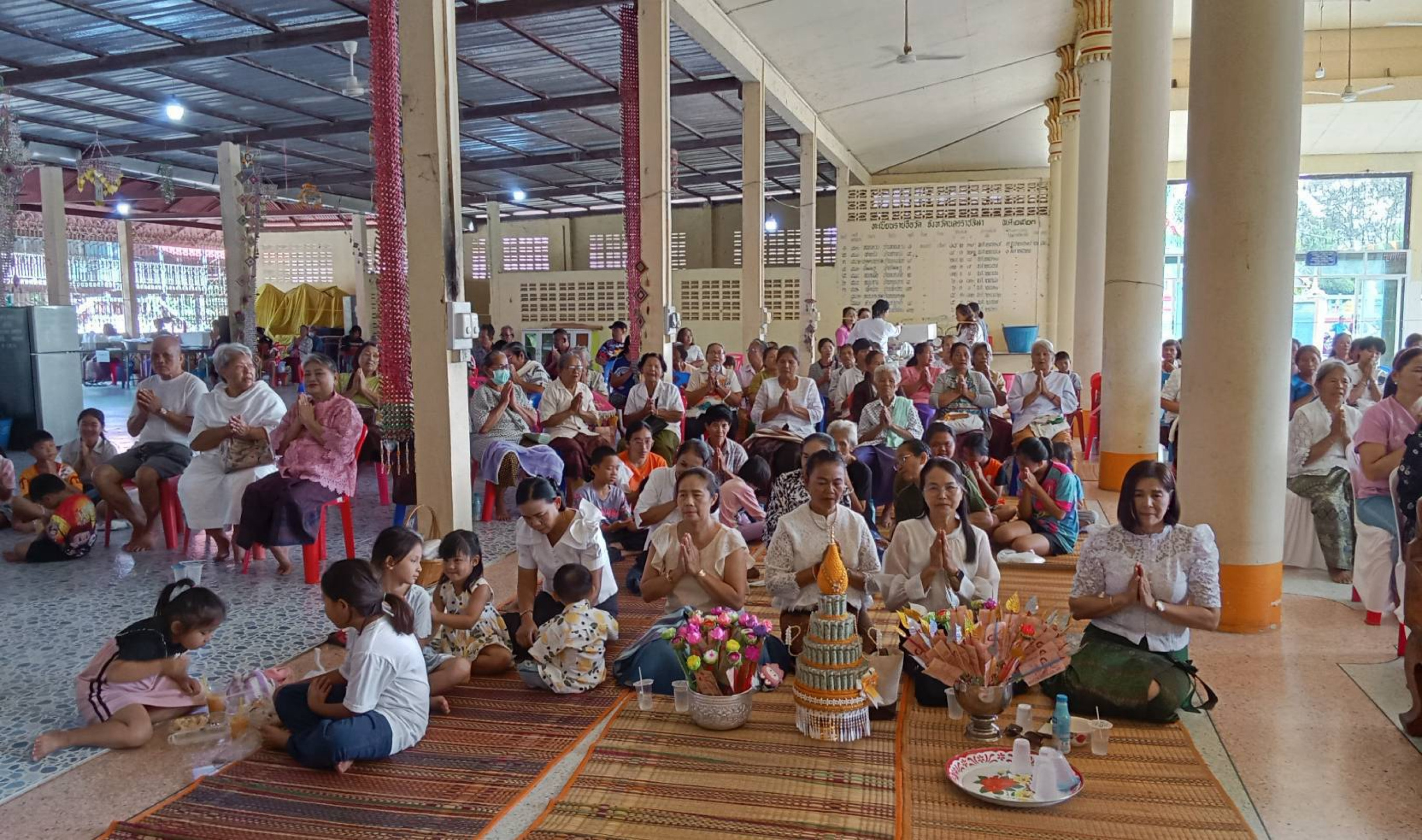 ภาพร่วมพิธีกรรมวัดเชตุดรวนาราม