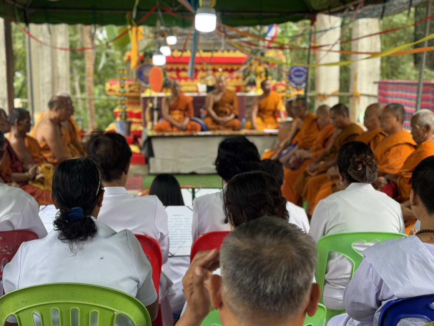 ภาพร่วมพิธีกรรมวัดป่าเขาลอย