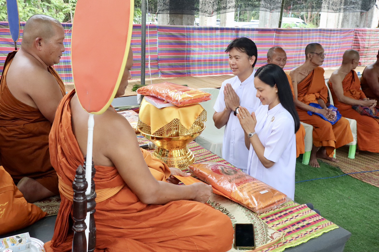 ภาพร่วมพิธีกรรมวัดป่าเขาลอย