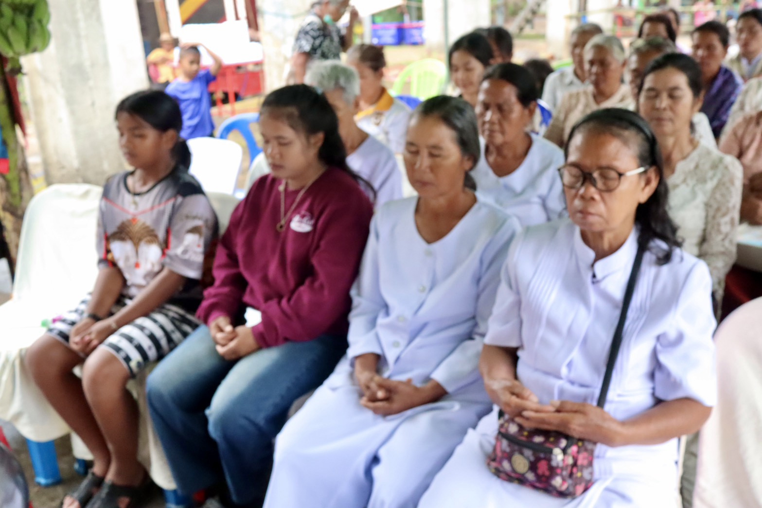 ภาพร่วมพิธีกรรมวัดป่าเขาลอย