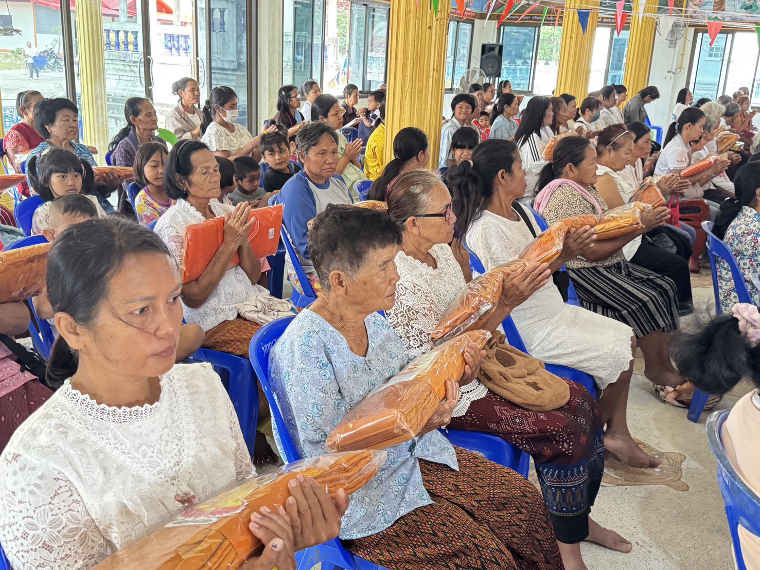 ภาพร่วมพิธีกรรมวัดหนองมดแดง