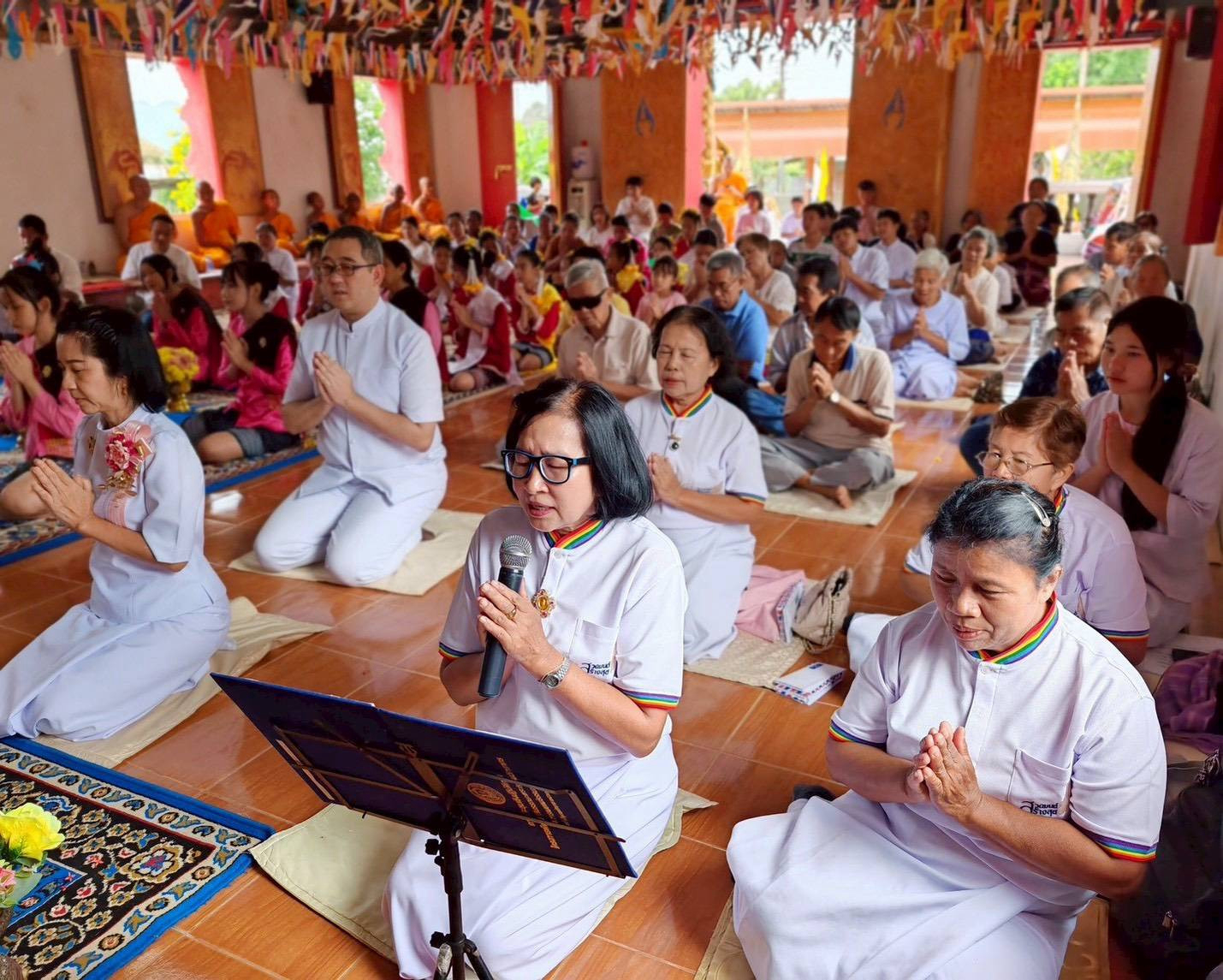 ภาพร่วมพิธีกรรมวัดคอนผึ้ง