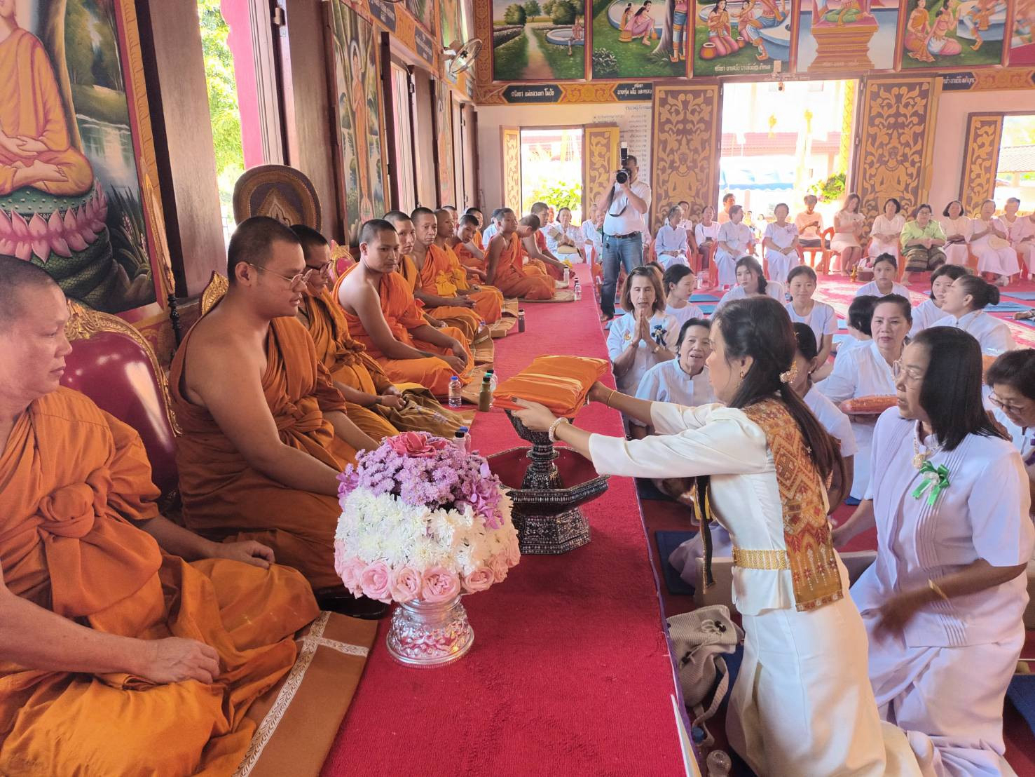 ภาพการถวายปัจจัยวัดสบหารเหนือ