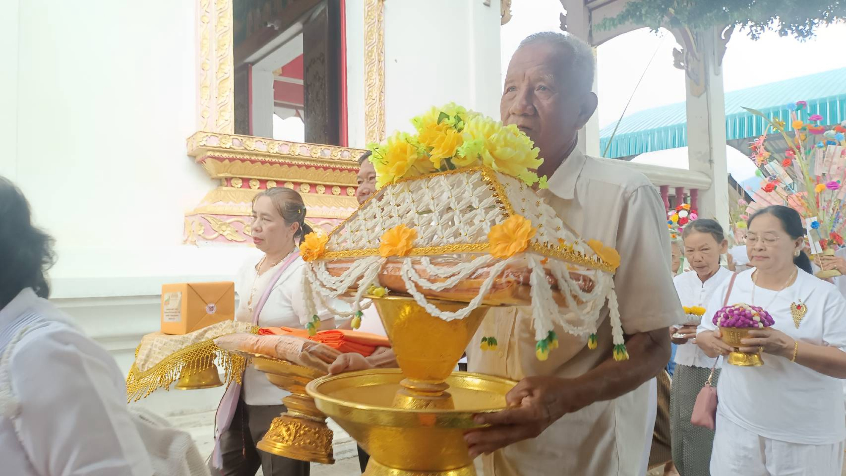 ภาพร่วมพิธีกรรมวัดห้วยสิงห์