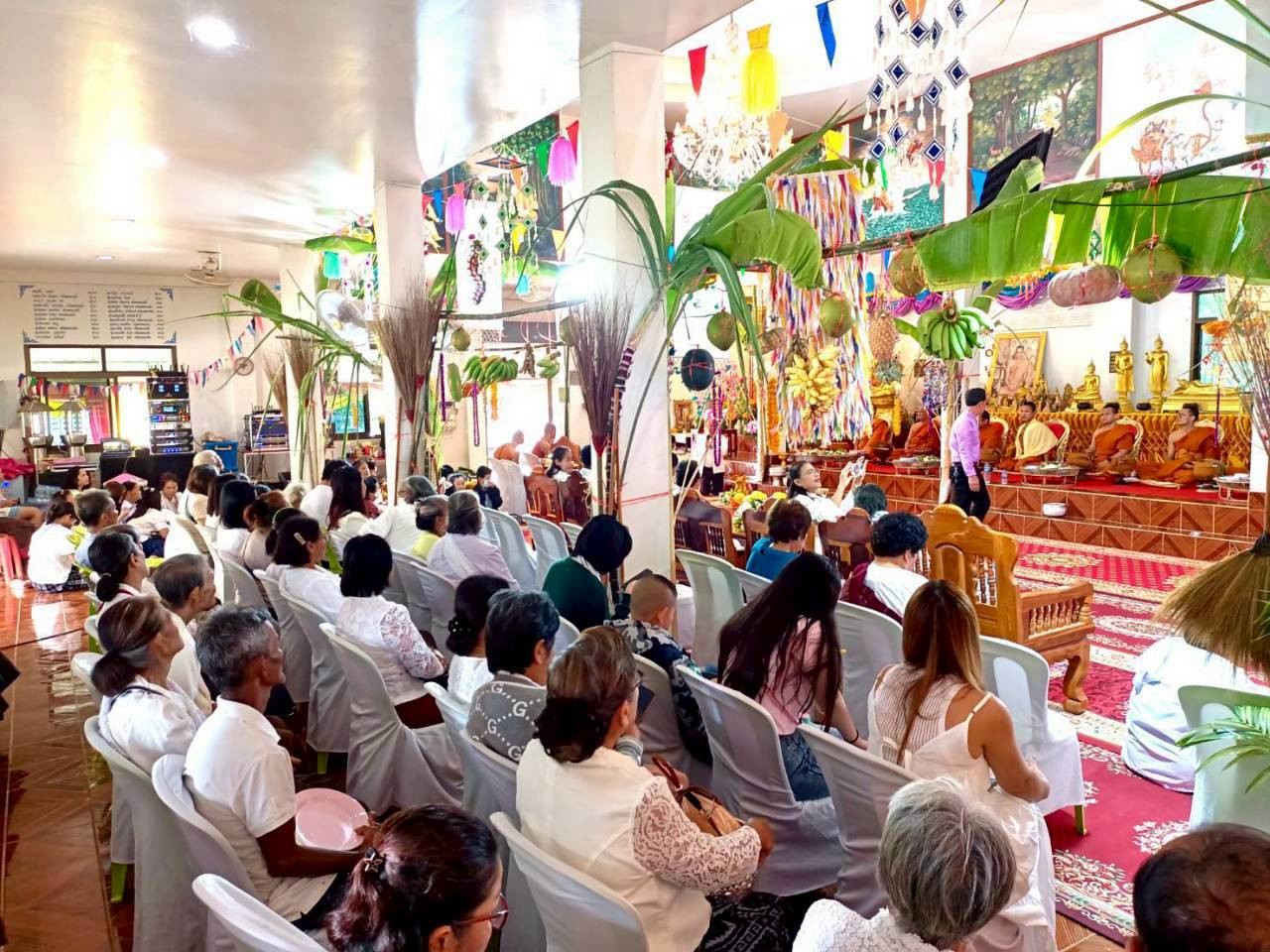 ภาพร่วมพิธีกรรมวัดบ้านเหล่าน้อย