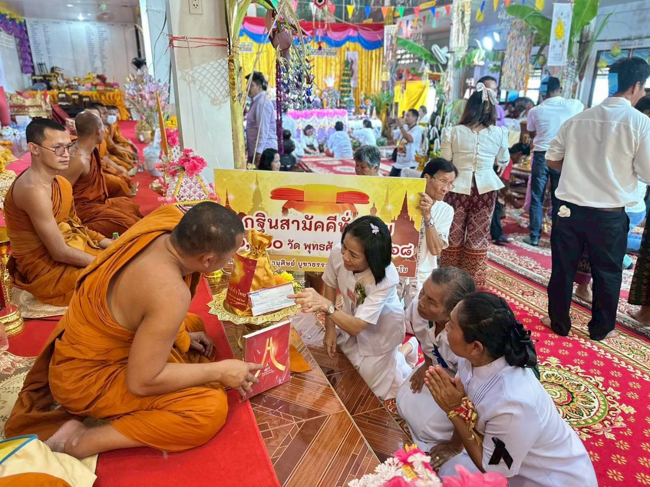 ภาพร่วมพิธีกรรมวัดบ้านเหล่าน้อย