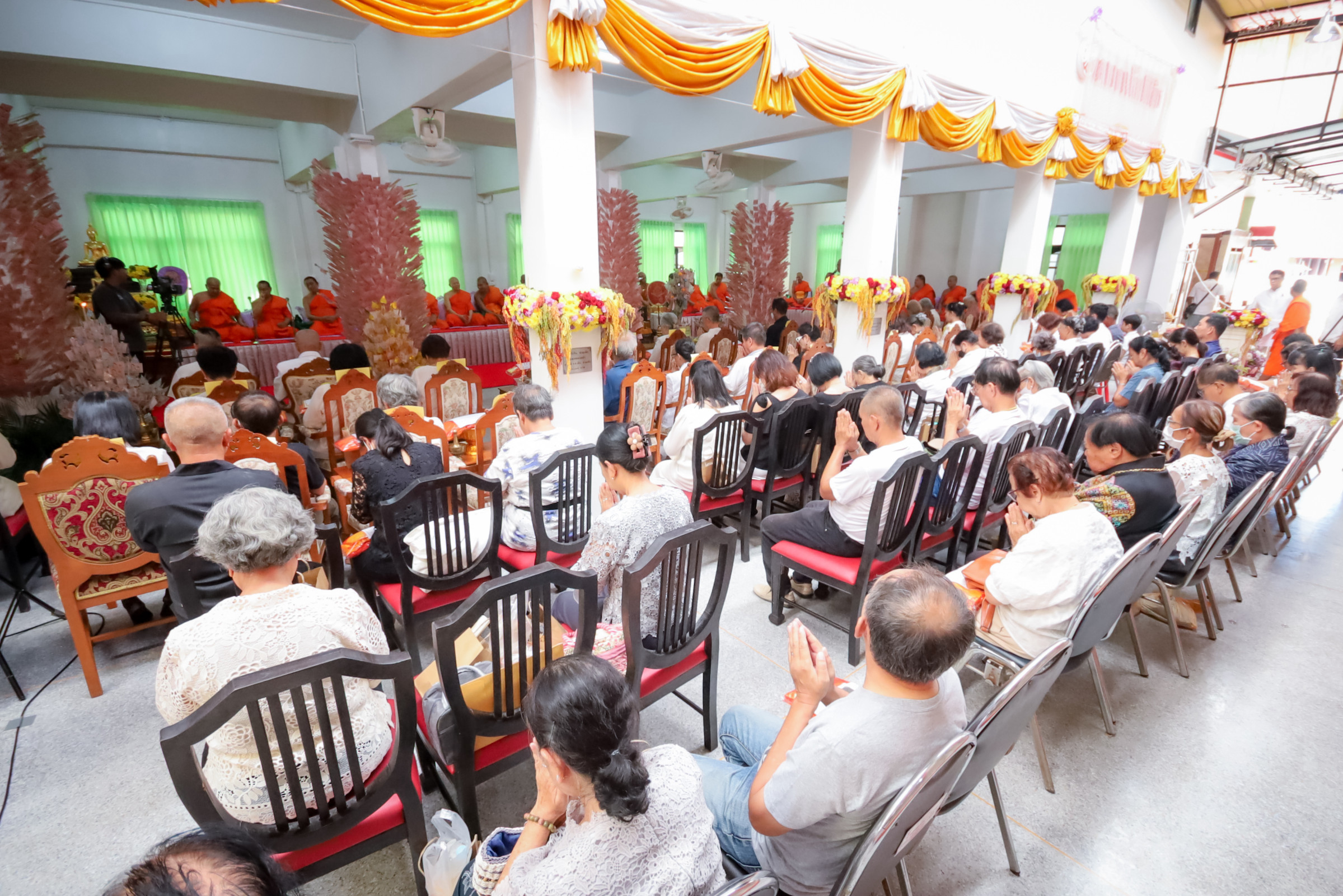 ภาพร่วมพิธีกรรมวัดคูหาสวรรค์