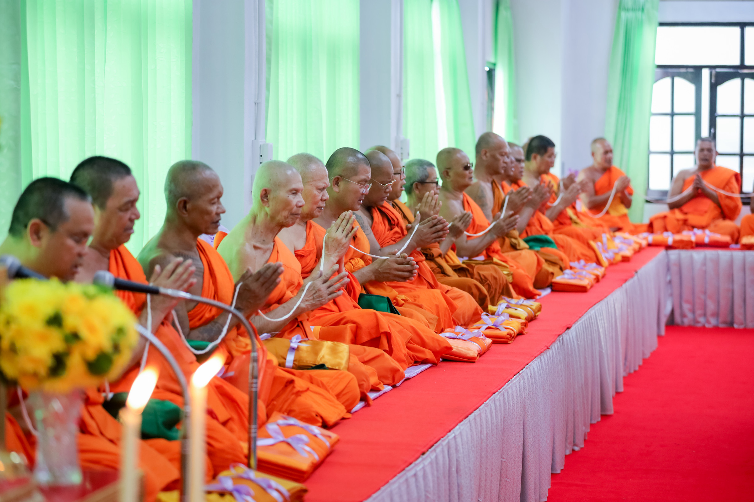 ภาพร่วมพิธีกรรมวัดคูหาสวรรค์