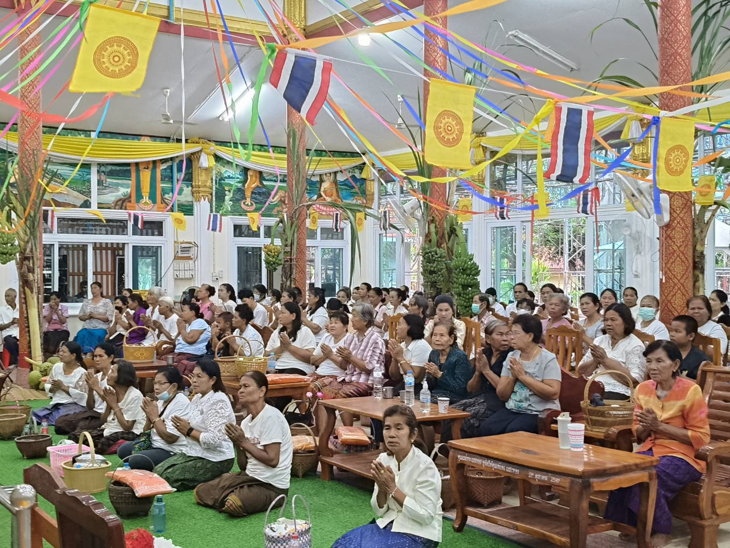 ภาพร่วมพิธีกรรมวัดโนนลอย