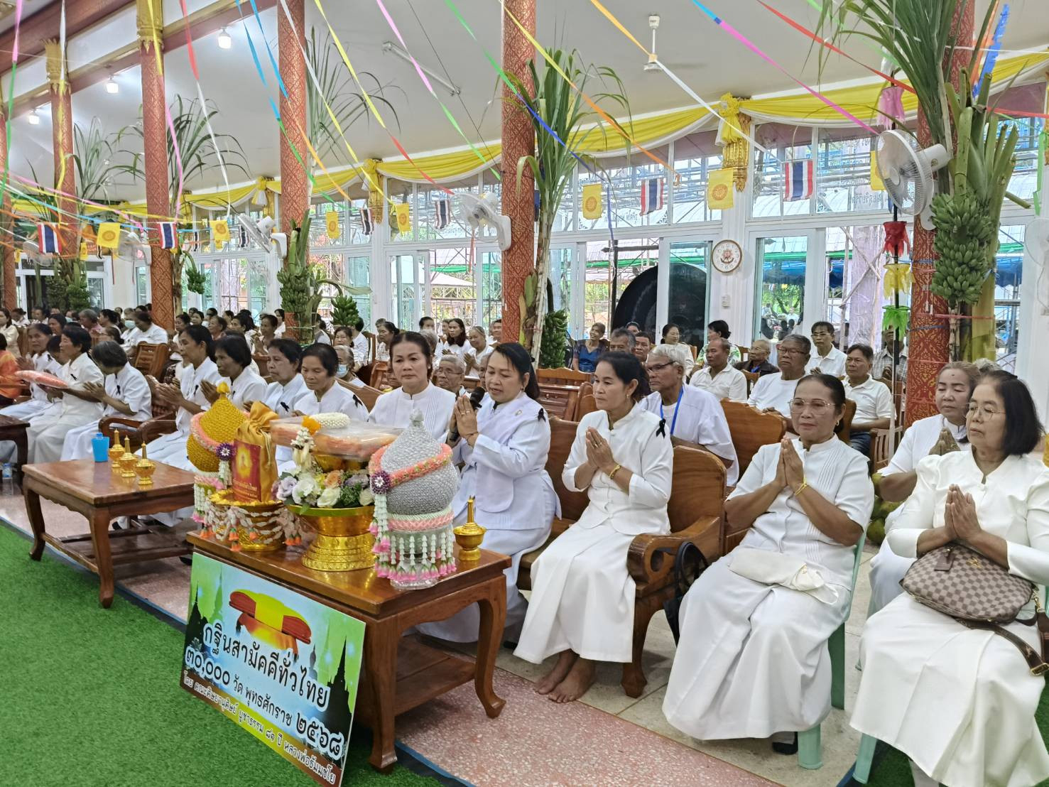 ภาพร่วมพิธีกรรมวัดโนนลอย