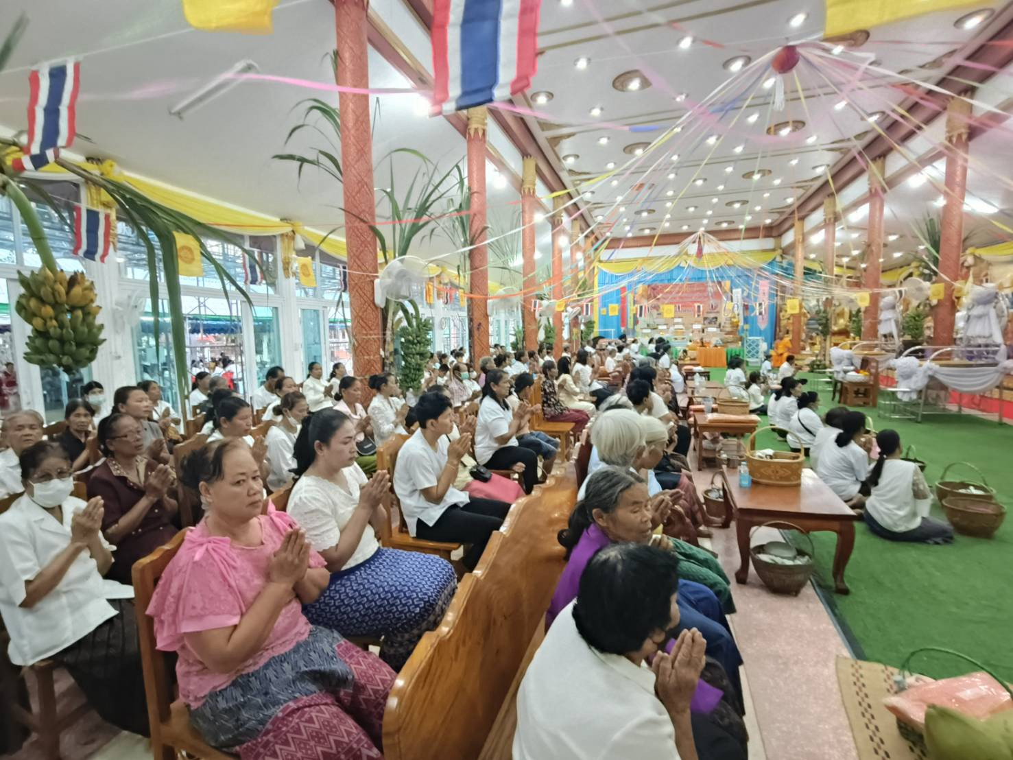 ภาพร่วมพิธีกรรมวัดโนนลอย