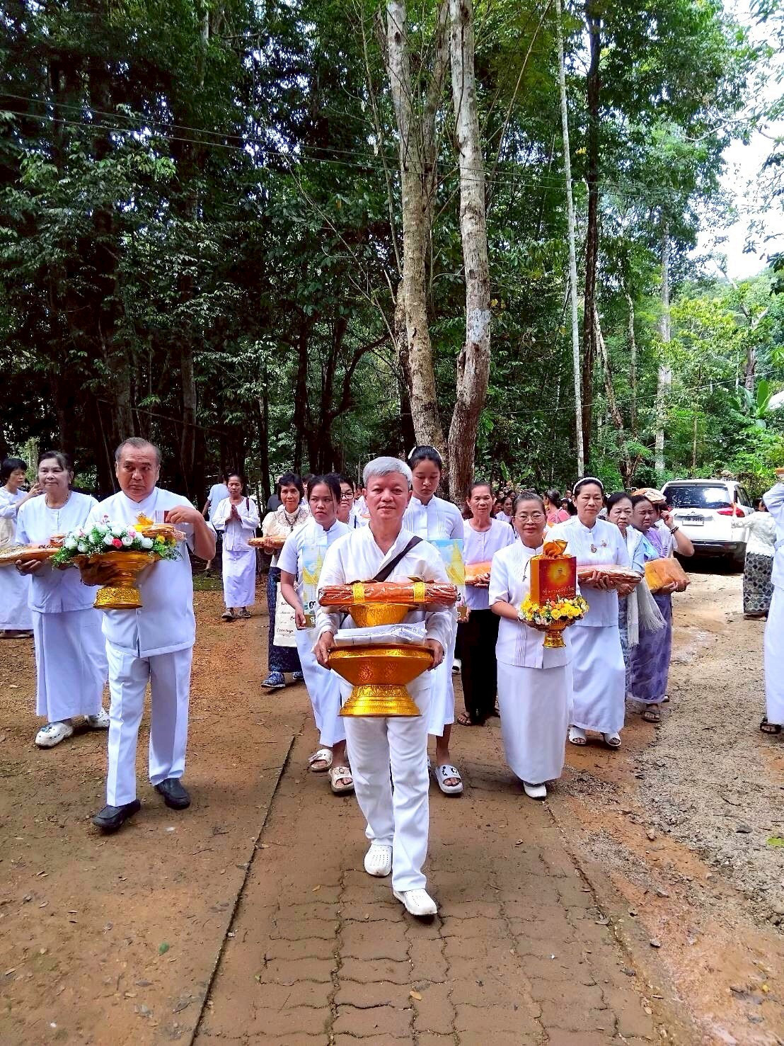 ภาพร่วมขบวนกฐินสำนักป่าสุญญตาราม