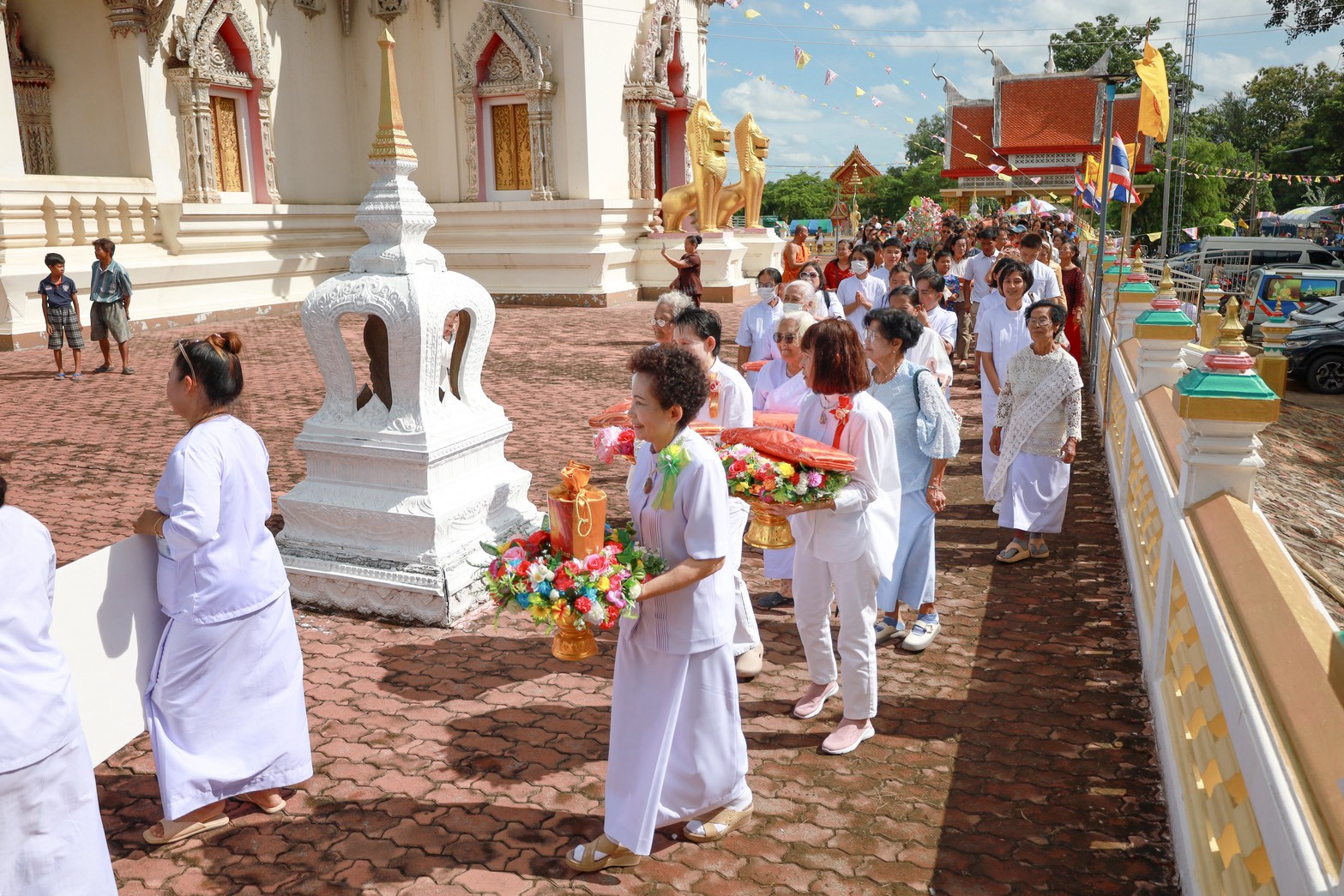 ภาพร่วมขบวนกฐินวัดท่ากระทุ่ม