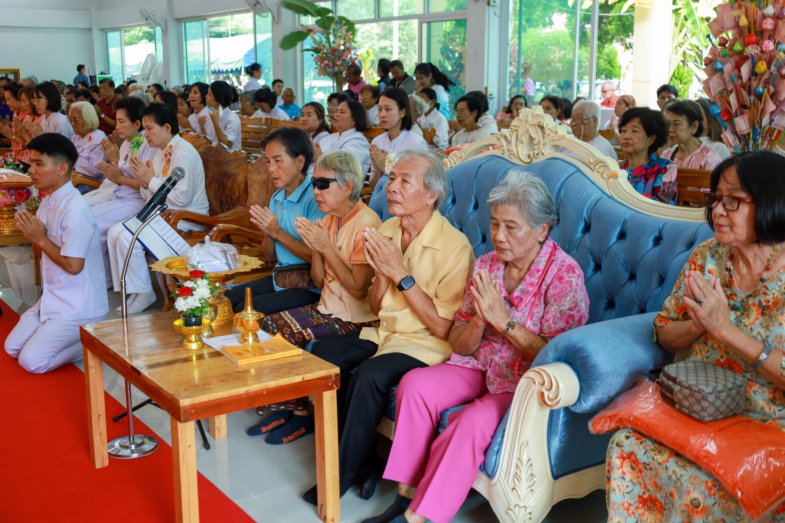 ภาพร่วมพิธีกรรมวัดท่ากระทุ่ม