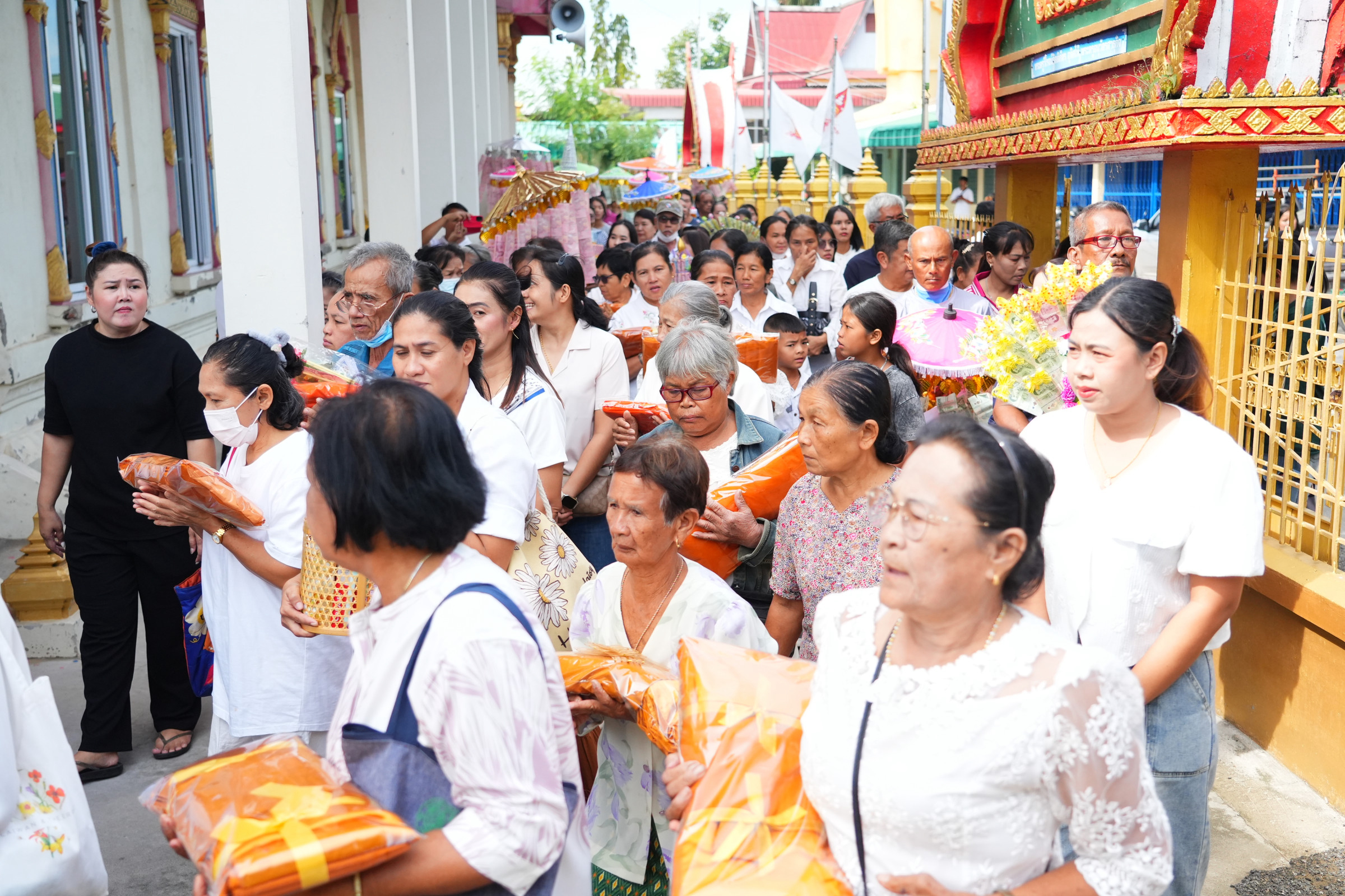 ภาพร่วมพิธีกรรมวัดบ้านนาเทพธาราม